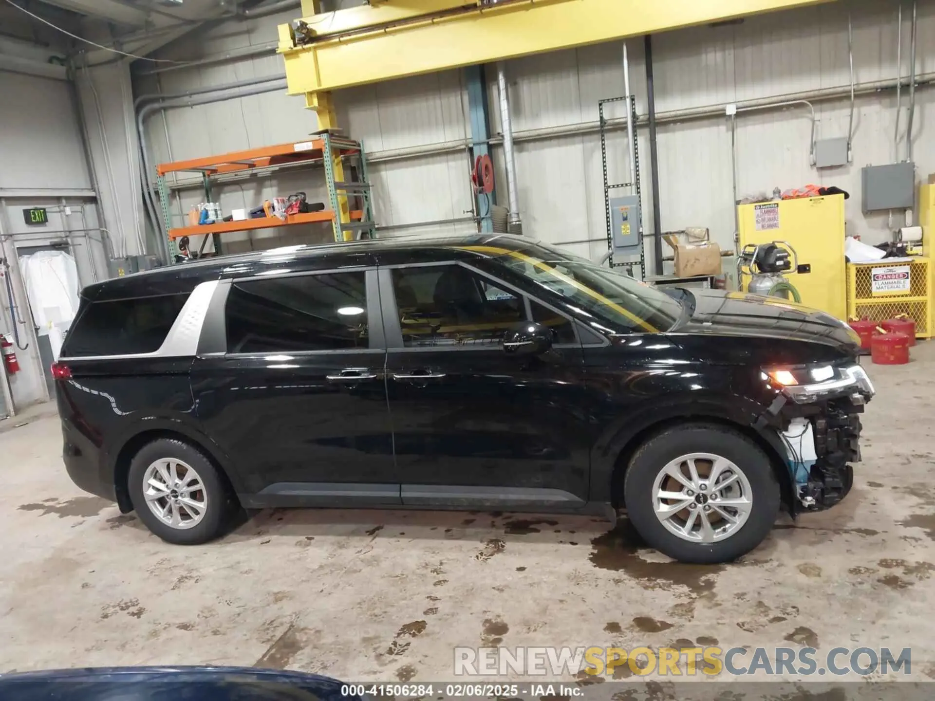 13 Фотография поврежденного автомобиля KNDNB4H39R6341607 KIA CARNIVAL MPV 2024