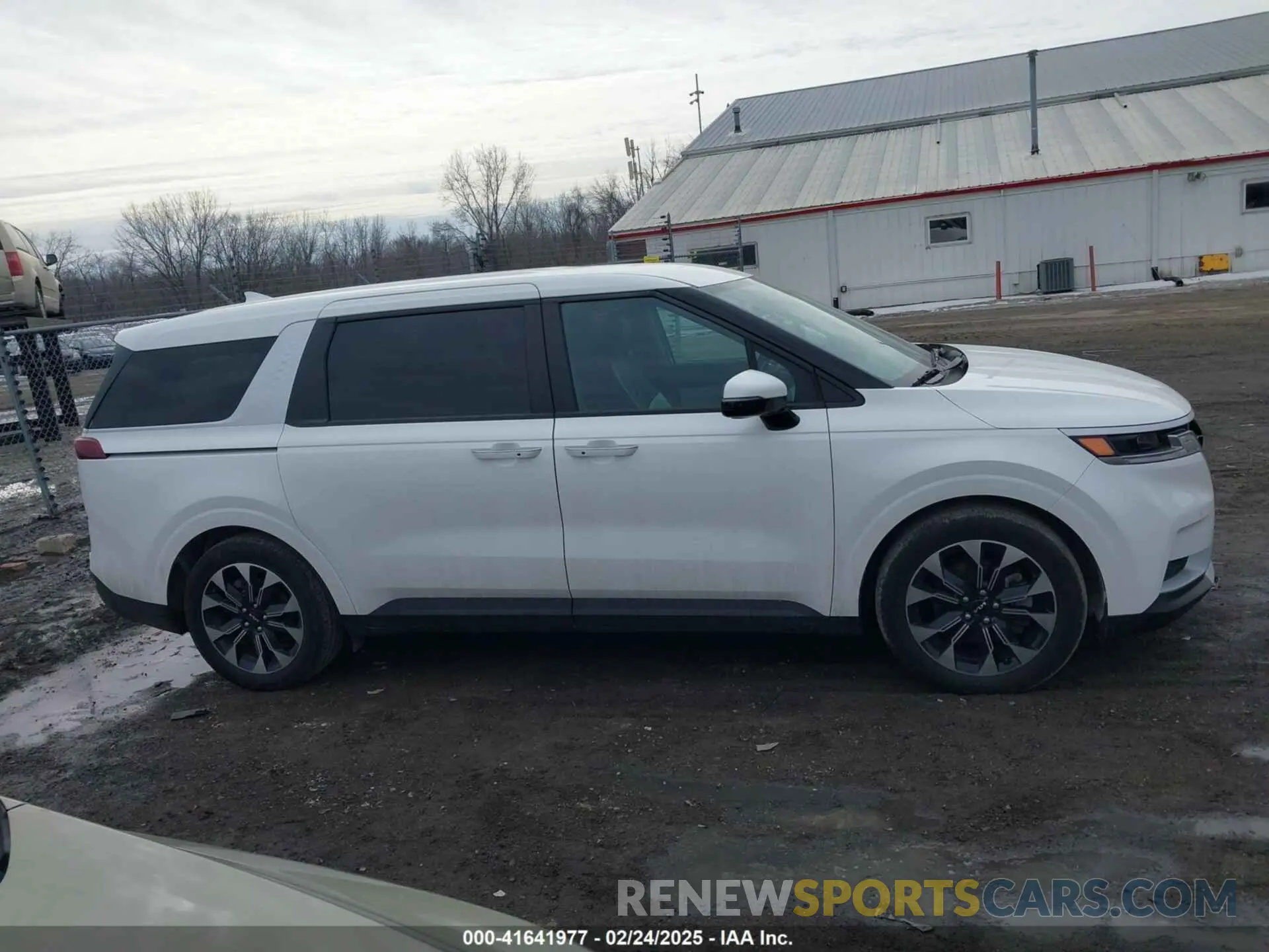 13 Фотография поврежденного автомобиля KNDNC5H30R6378404 KIA CARNIVAL MPV 2024