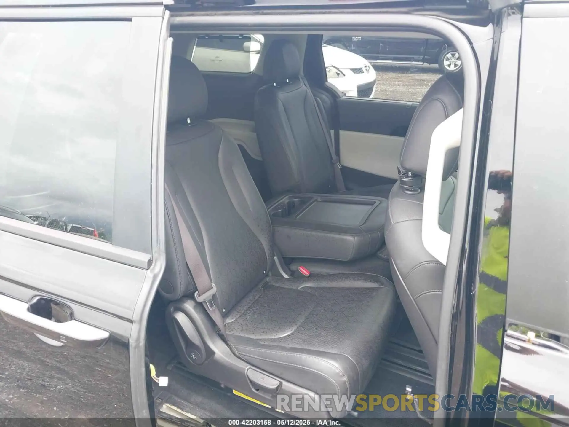 8 Фотография поврежденного автомобиля KNDNC5H30R6440397 KIA CARNIVAL MPV 2024