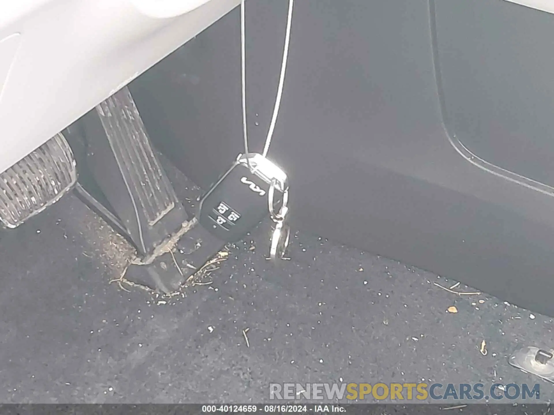 11 Photograph of a damaged car KNDNC5H31R6377648 KIA CARNIVAL MPV 2024