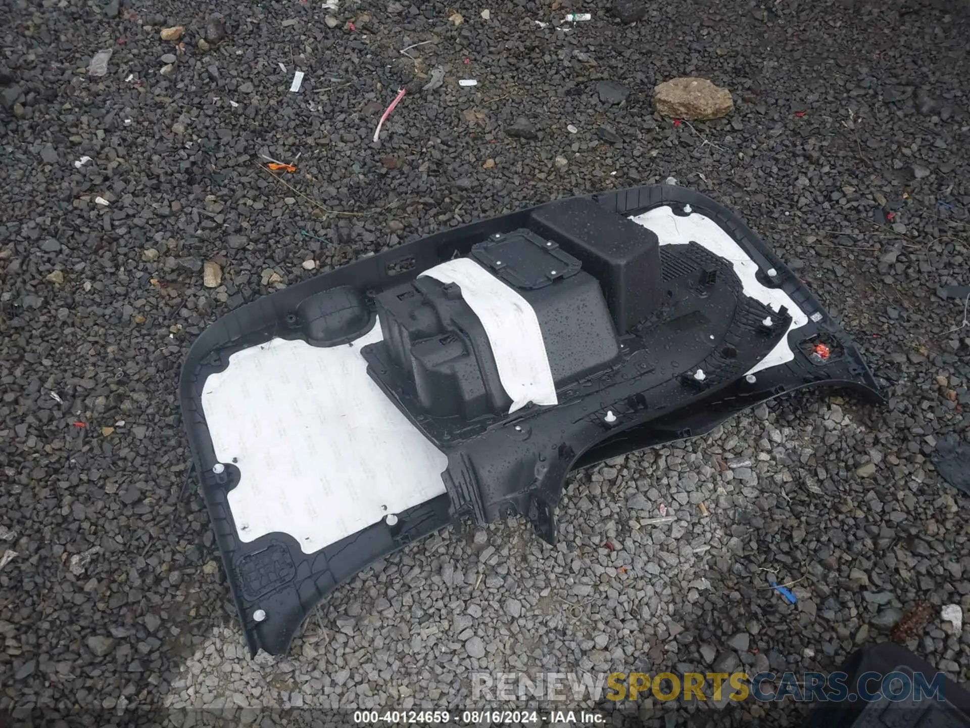 12 Photograph of a damaged car KNDNC5H31R6377648 KIA CARNIVAL MPV 2024