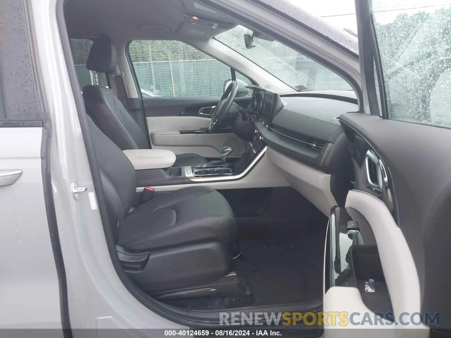 5 Photograph of a damaged car KNDNC5H31R6377648 KIA CARNIVAL MPV 2024