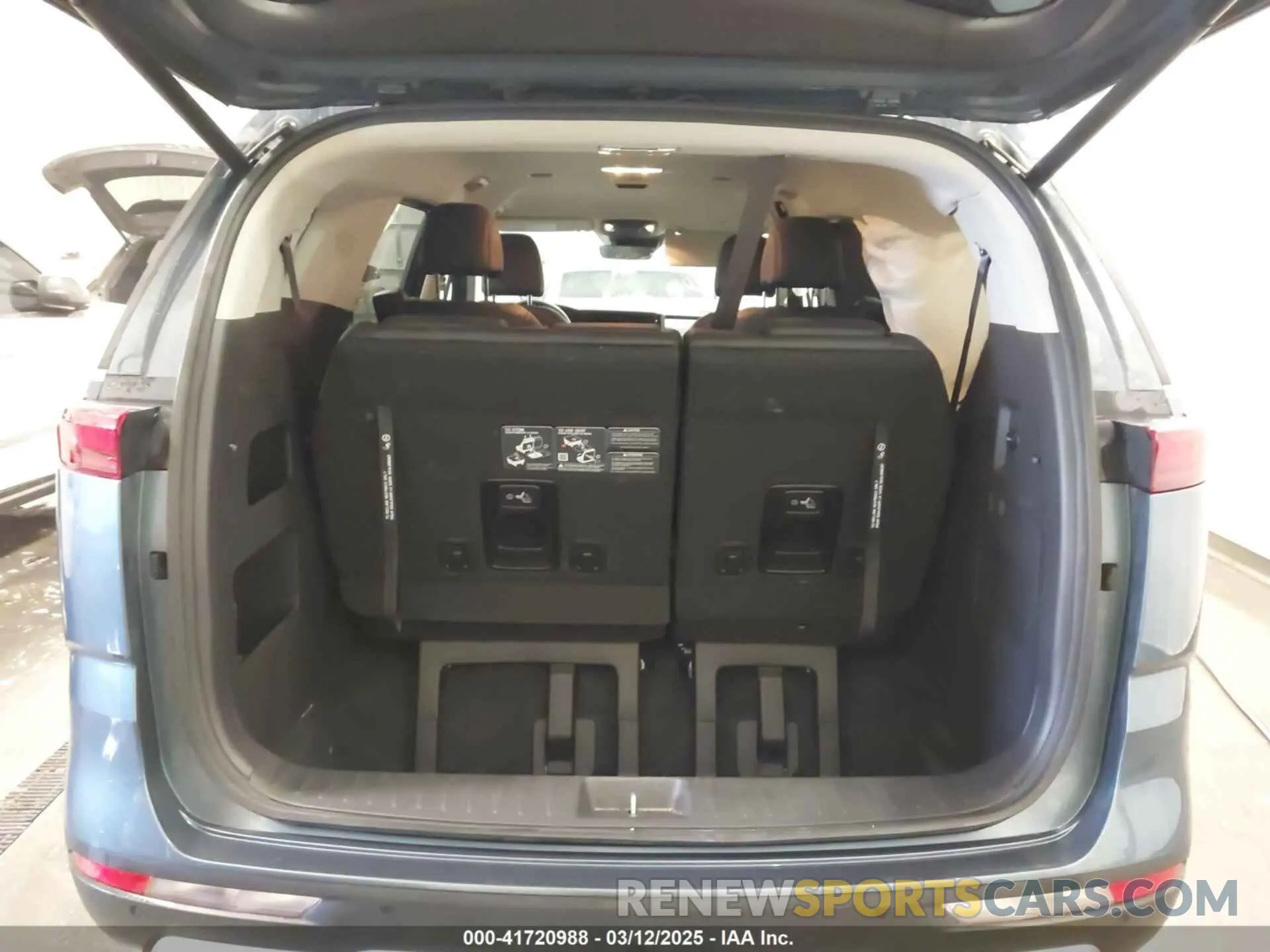 12 Photograph of a damaged car KNDNC5H36R6336772 KIA CARNIVAL MPV 2024