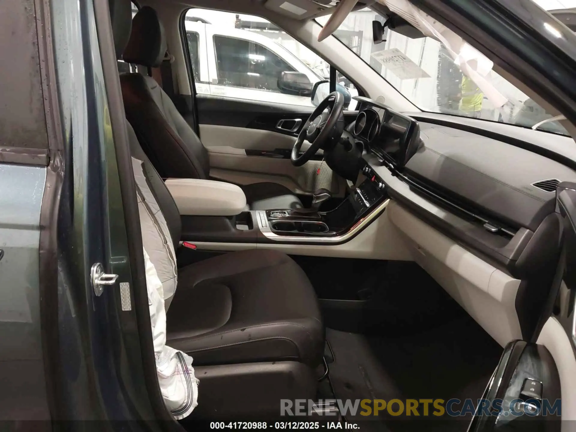 5 Photograph of a damaged car KNDNC5H36R6336772 KIA CARNIVAL MPV 2024