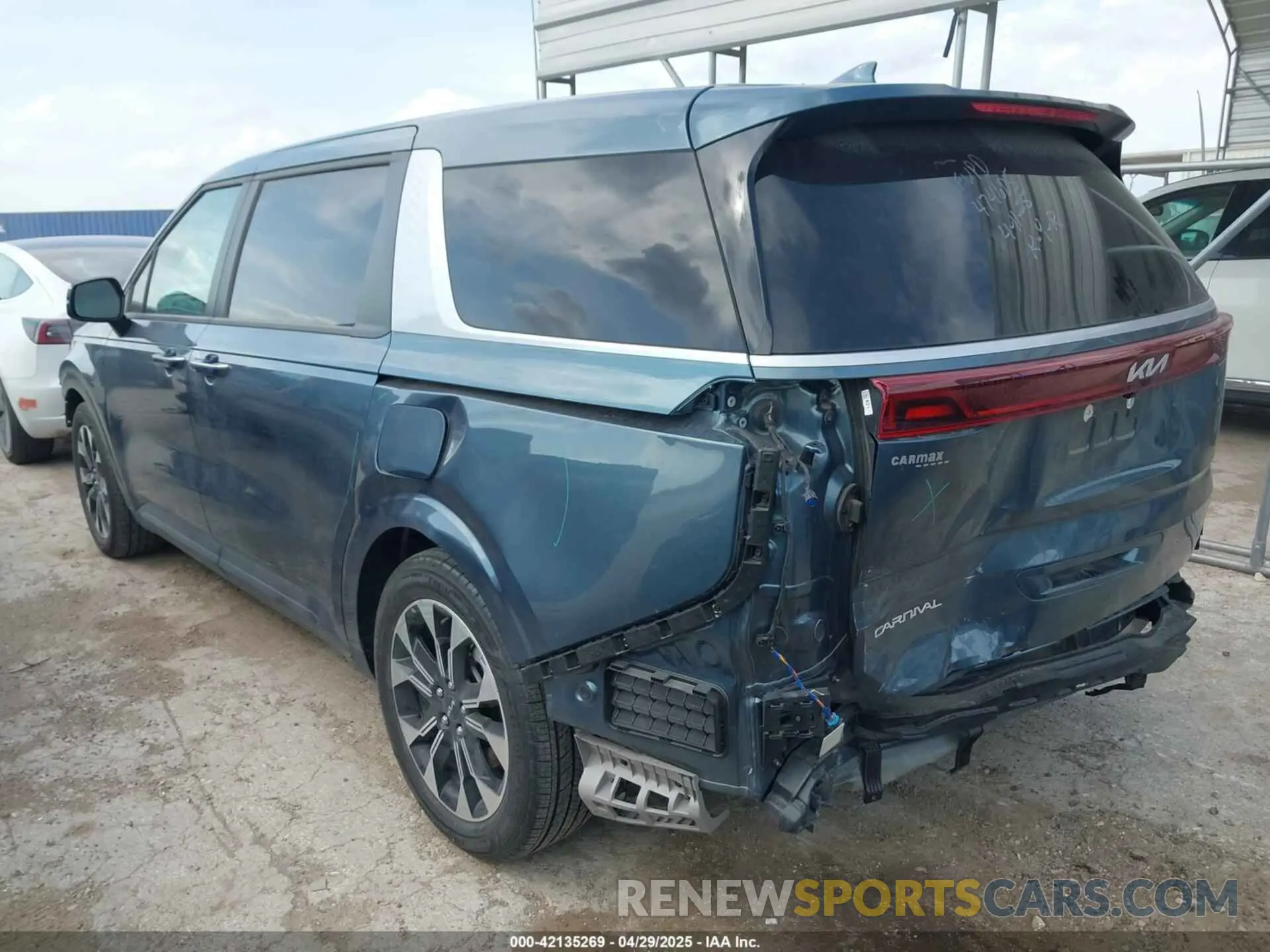 3 Фотография поврежденного автомобиля KNDNC5H36R6386572 KIA CARNIVAL MPV 2024