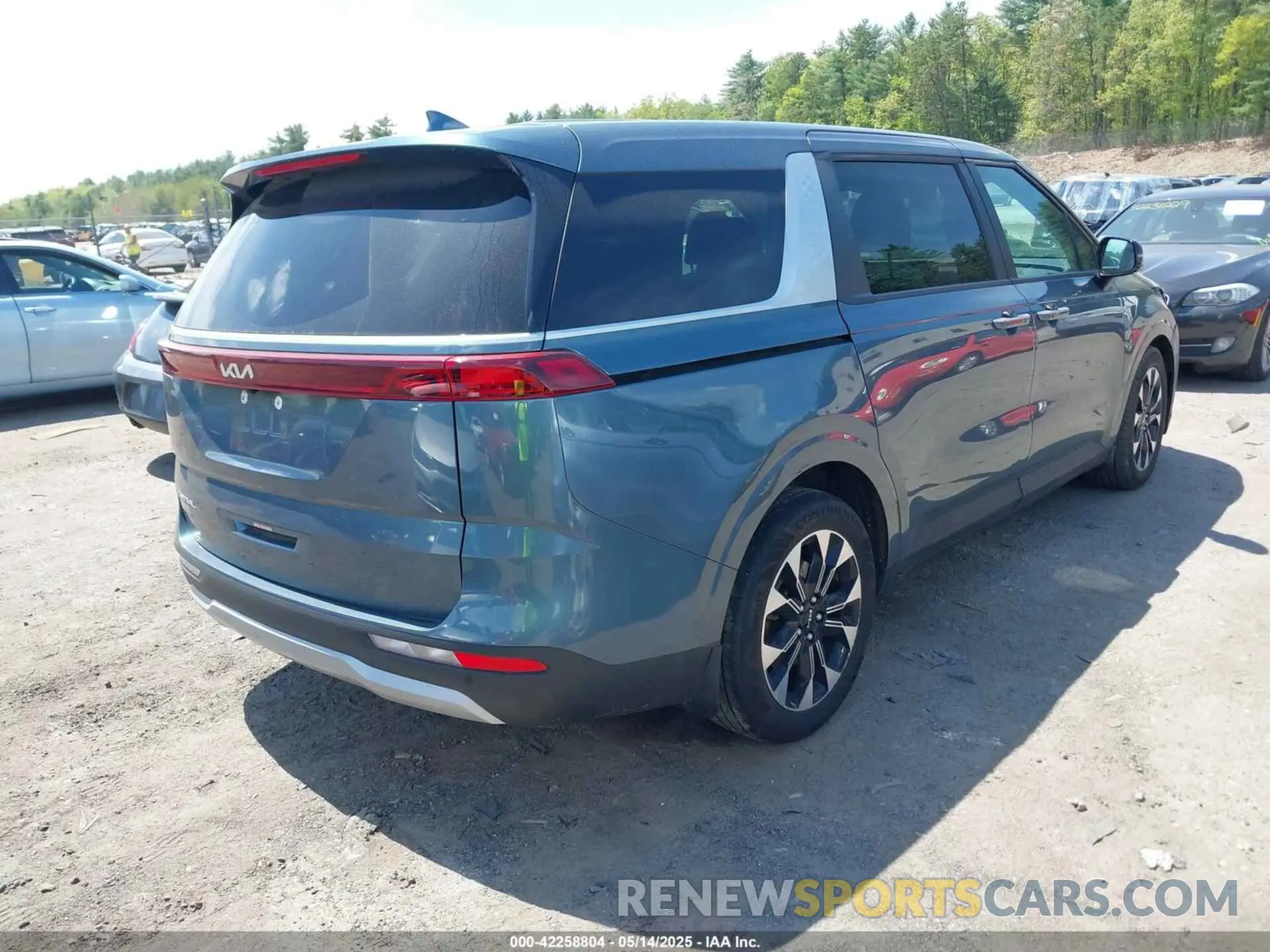 4 Photograph of a damaged car KNDNC5H37R6379842 KIA CARNIVAL MPV 2024