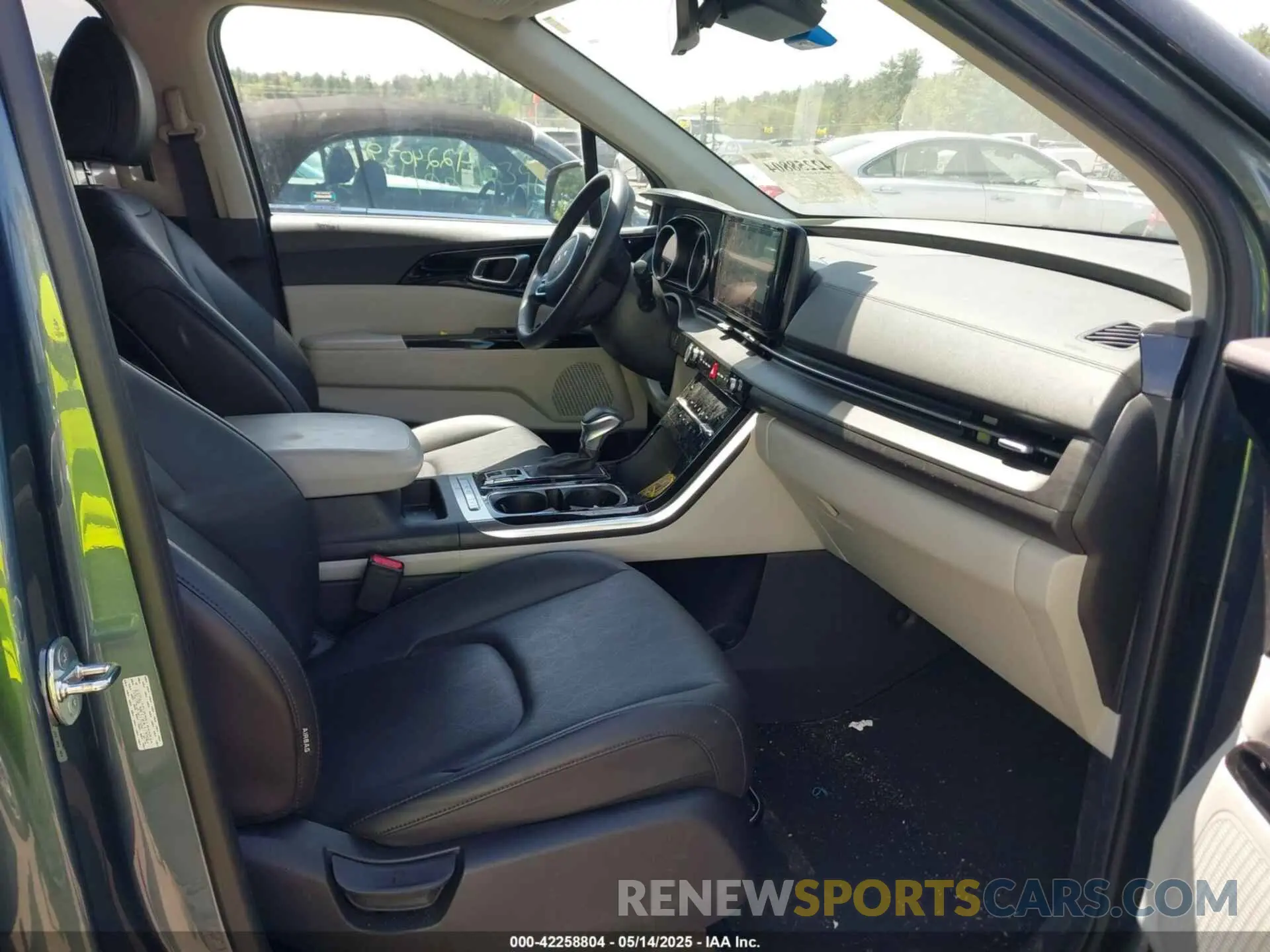 5 Photograph of a damaged car KNDNC5H37R6379842 KIA CARNIVAL MPV 2024