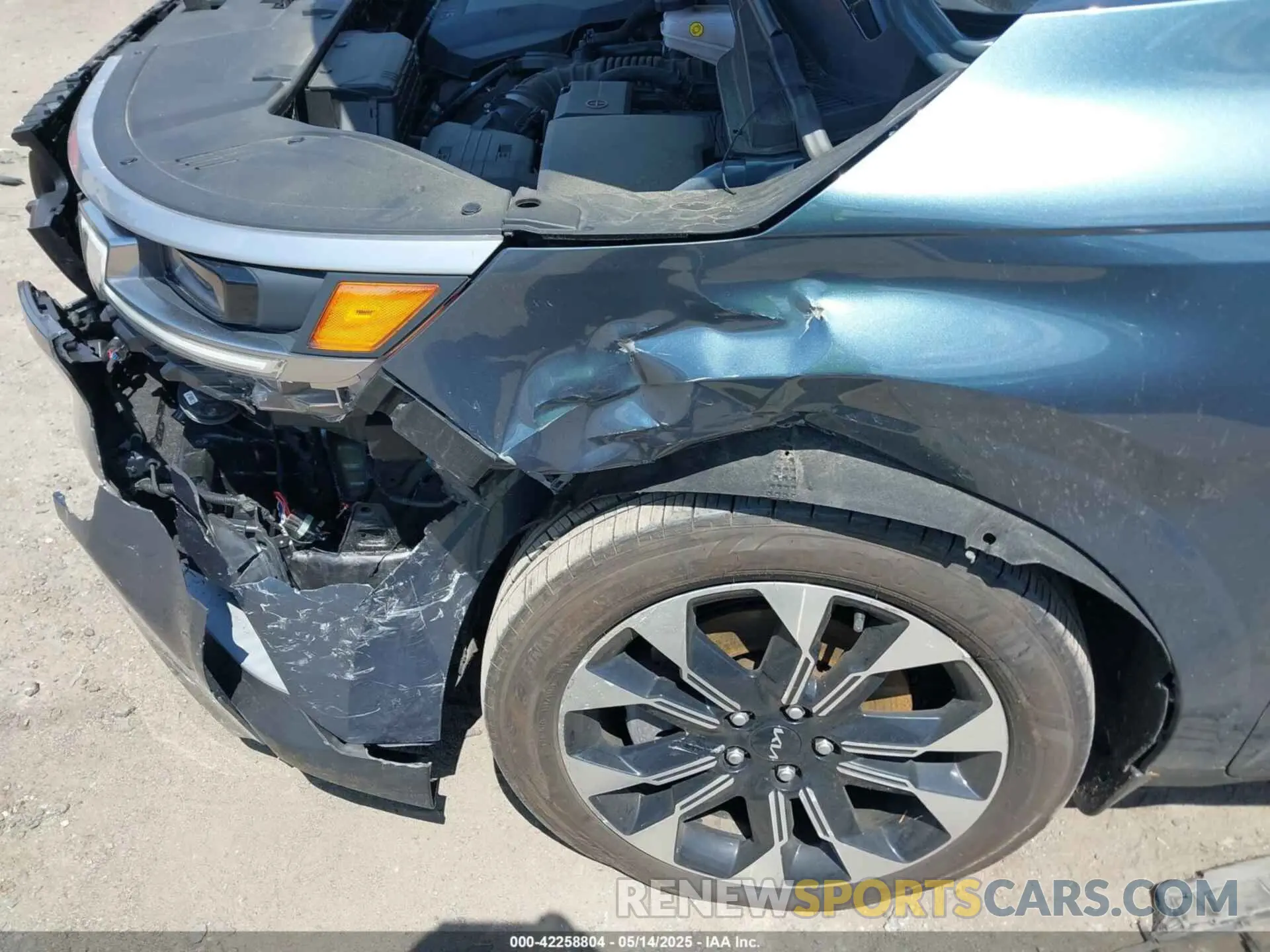 6 Photograph of a damaged car KNDNC5H37R6379842 KIA CARNIVAL MPV 2024