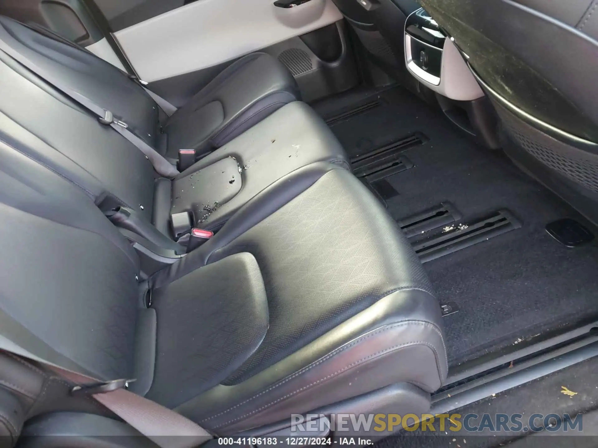 8 Photograph of a damaged car KNDNC5H38R6327068 KIA CARNIVAL MPV 2024