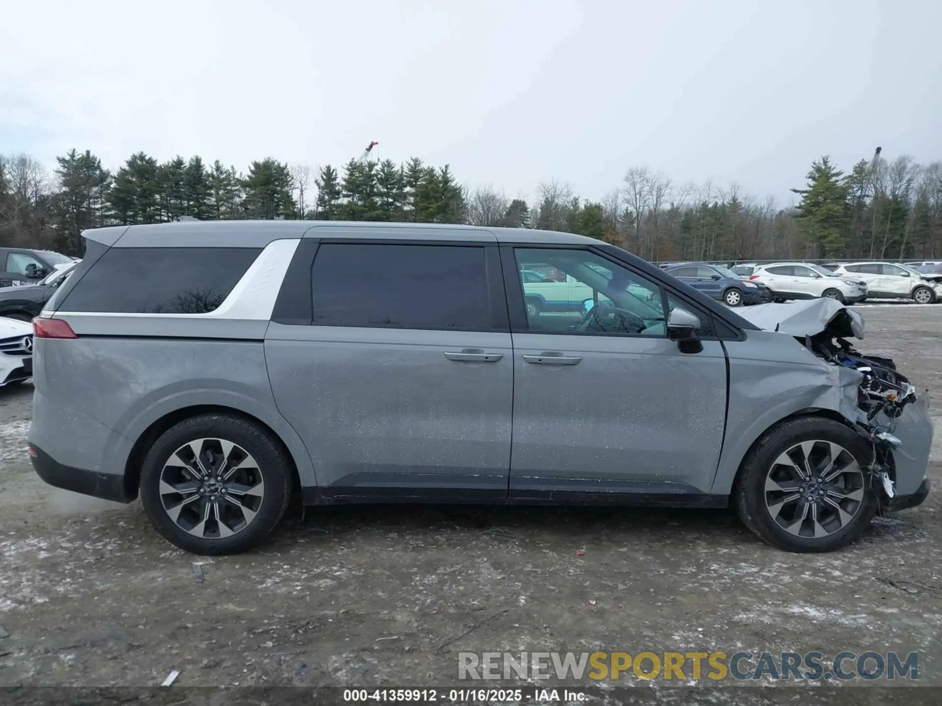 13 Photograph of a damaged car KNDNC5H39R6431035 KIA CARNIVAL MPV 2024