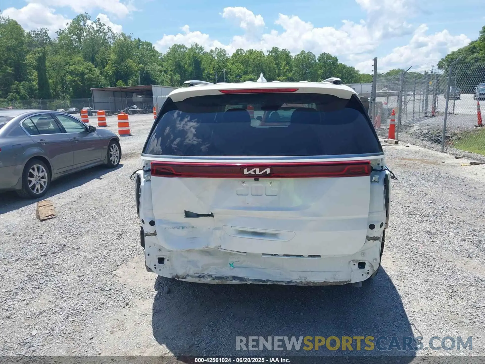 16 Photograph of a damaged car KNDNE5H31R6424493 KIA CARNIVAL MPV 2024