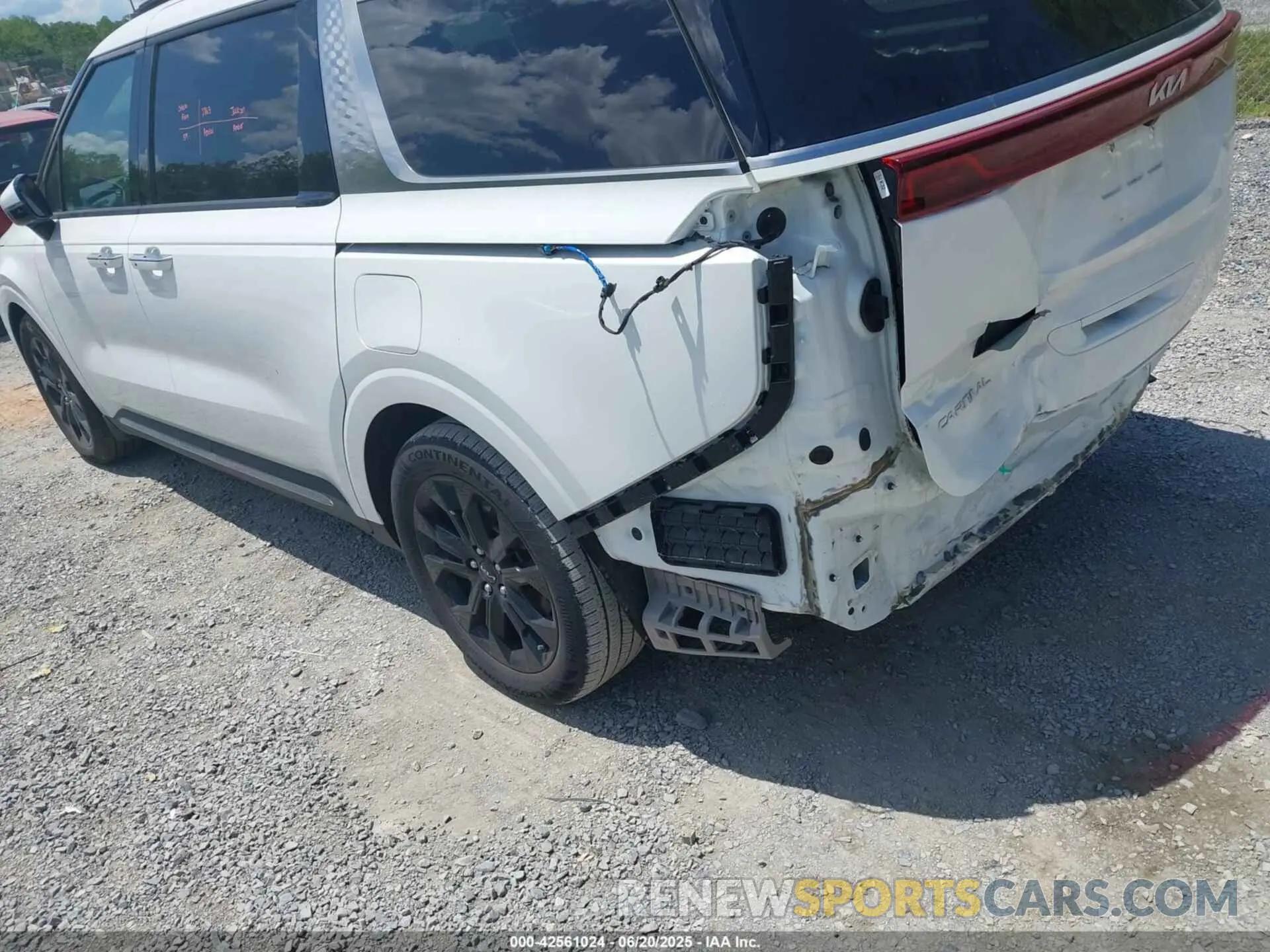 18 Photograph of a damaged car KNDNE5H31R6424493 KIA CARNIVAL MPV 2024