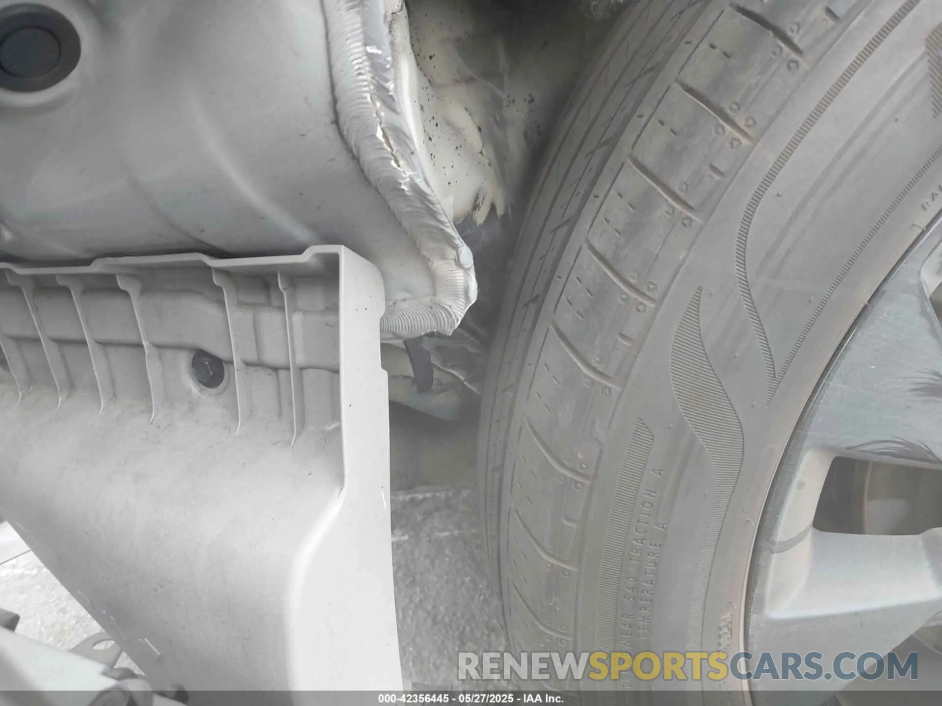 12 Фотография поврежденного автомобиля KNDNE5H34R6385298 KIA CARNIVAL MPV 2024