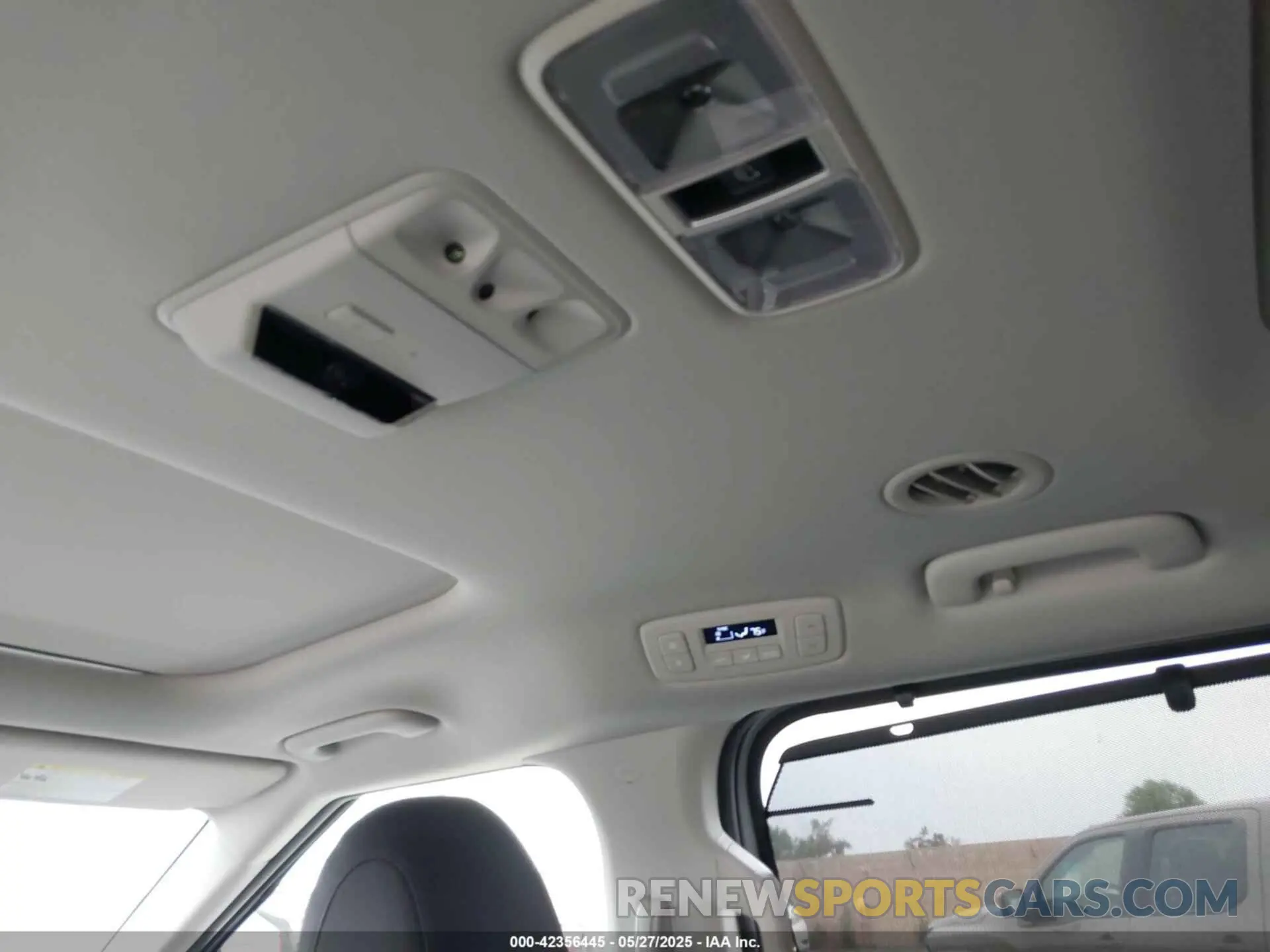 19 Фотография поврежденного автомобиля KNDNE5H34R6385298 KIA CARNIVAL MPV 2024