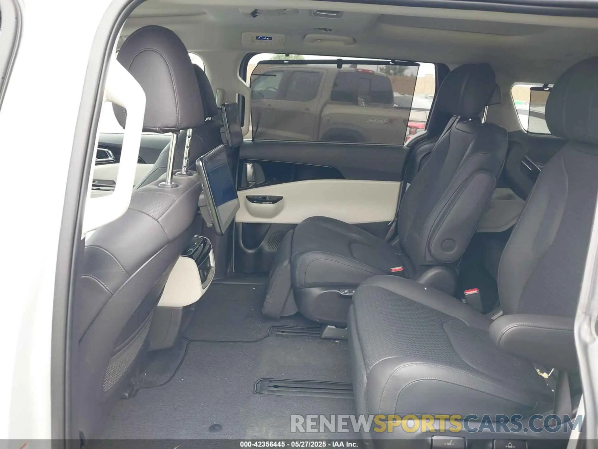 8 Фотография поврежденного автомобиля KNDNE5H34R6385298 KIA CARNIVAL MPV 2024