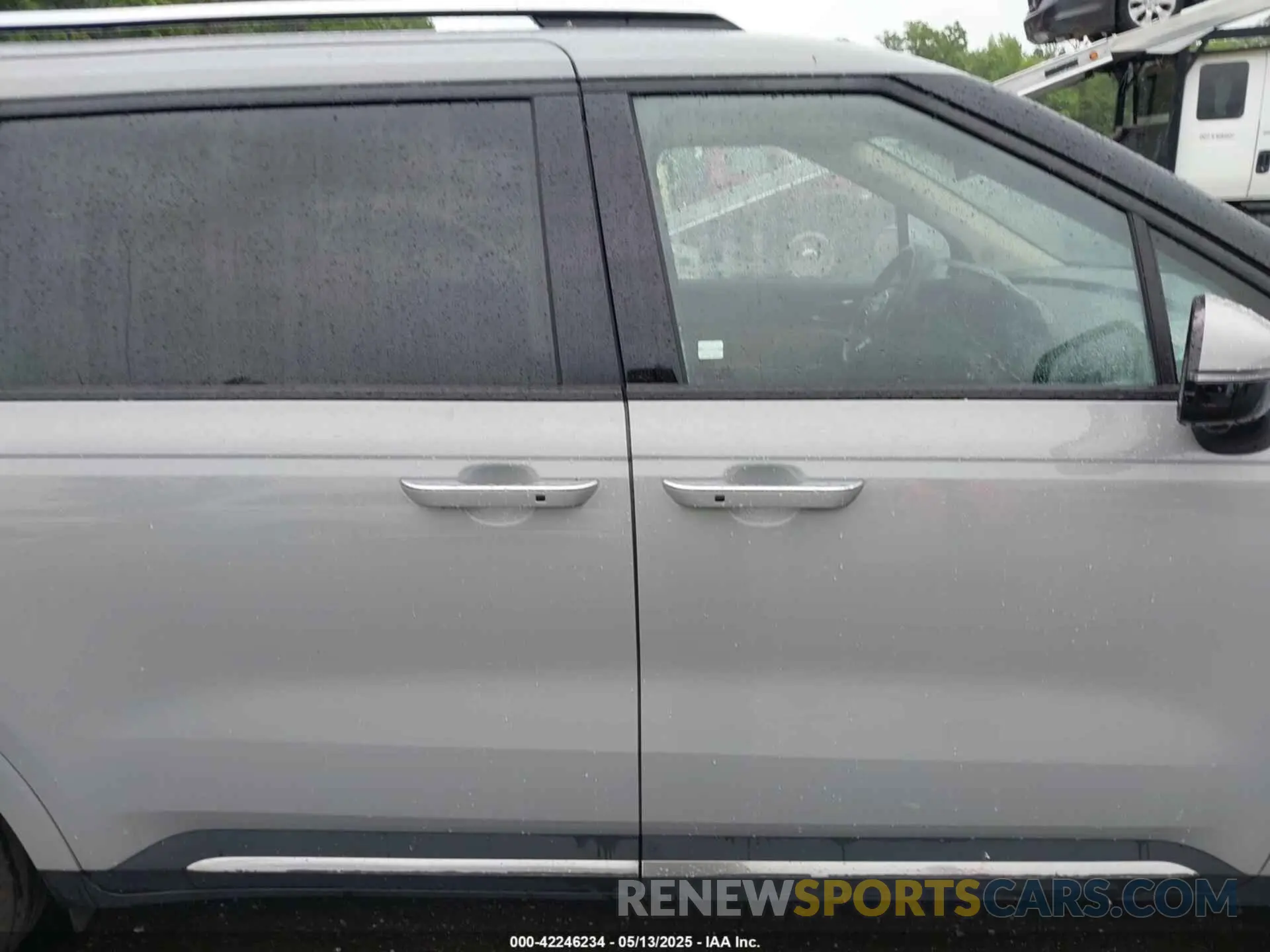 14 Photograph of a damaged car KNDNE5H37R6343711 KIA CARNIVAL MPV 2024