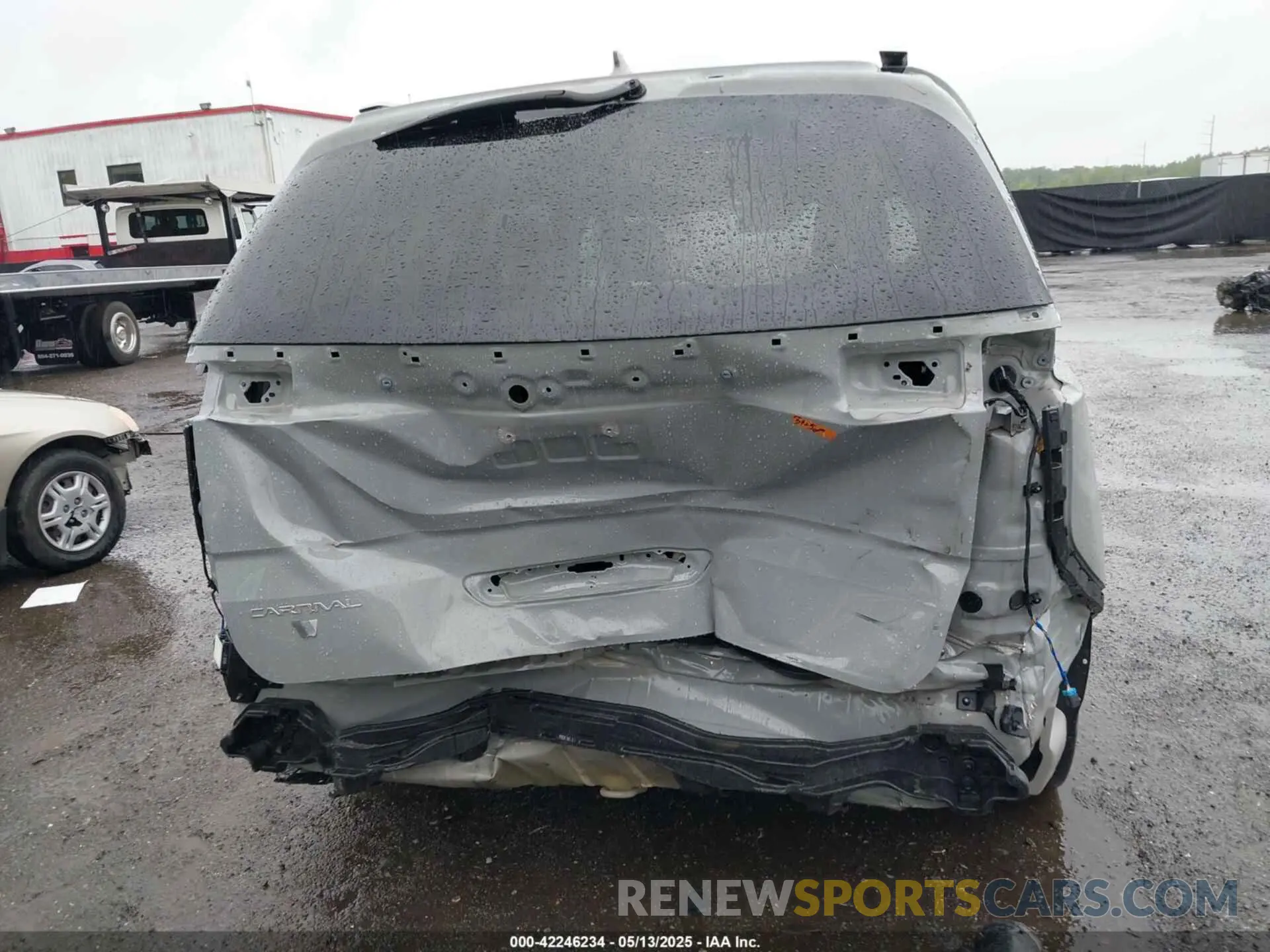 17 Photograph of a damaged car KNDNE5H37R6343711 KIA CARNIVAL MPV 2024