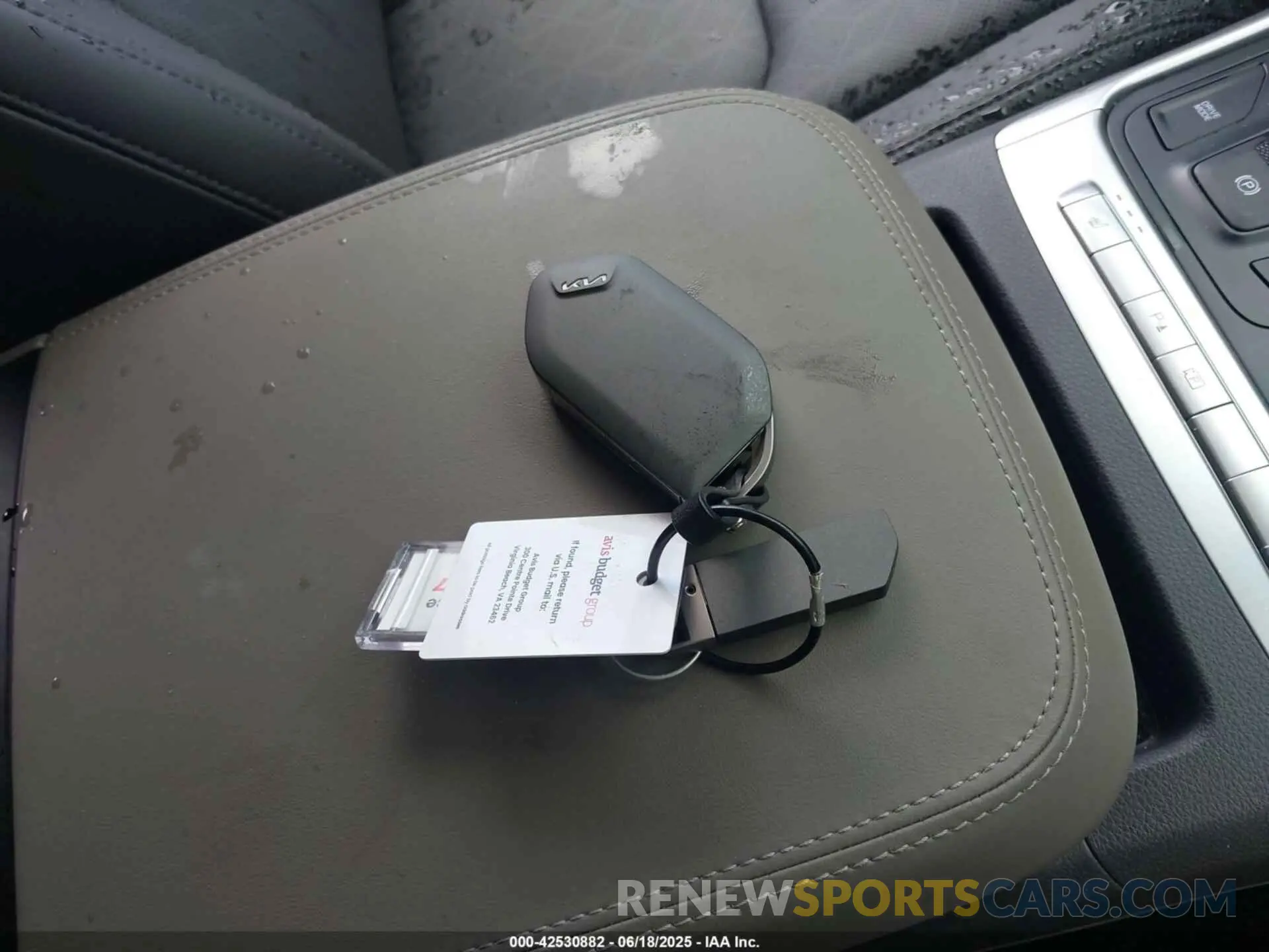 11 Photograph of a damaged car KNDNB5K33S6524084 KIA CARNIVAL MPV 2025