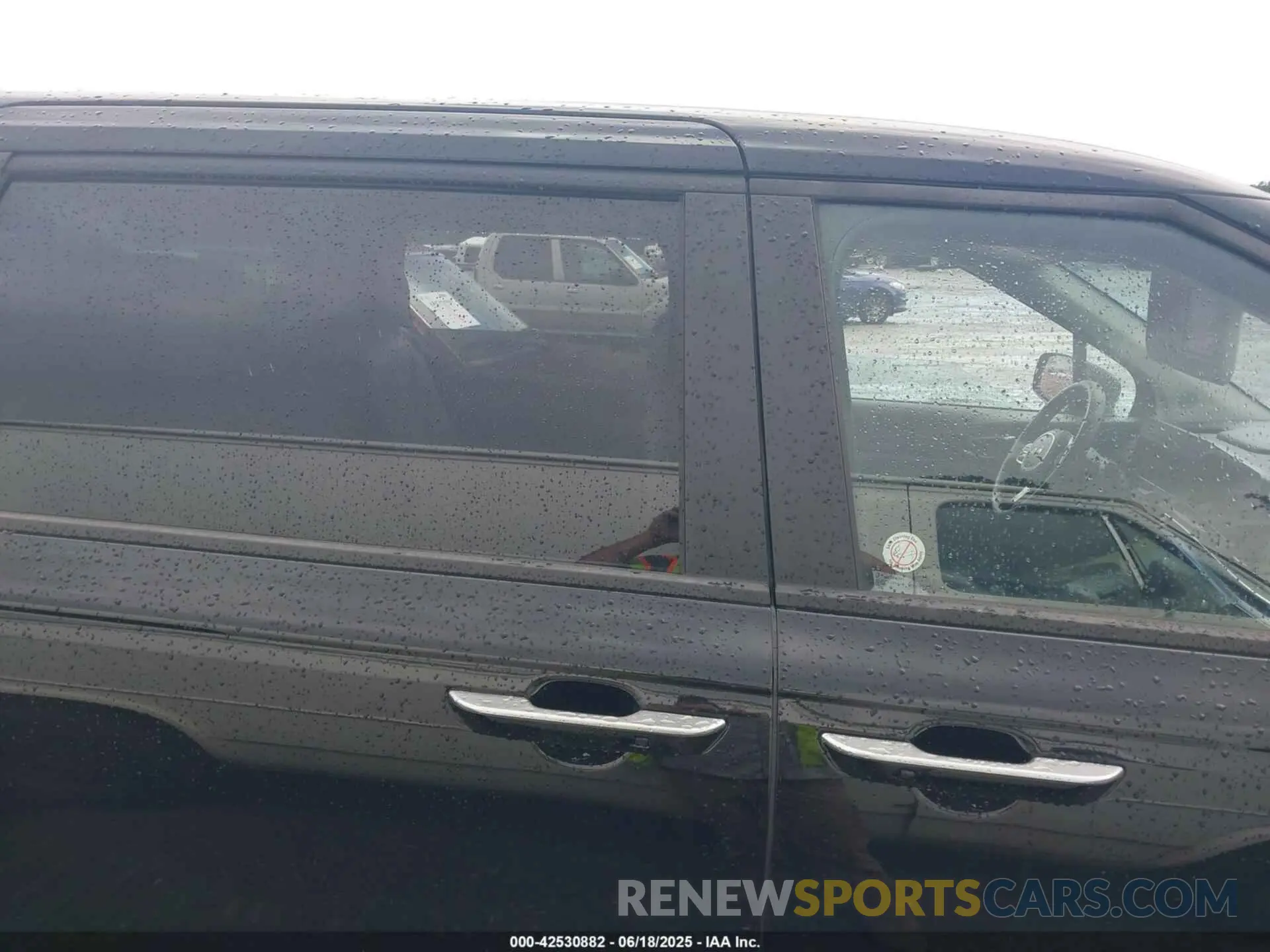 13 Photograph of a damaged car KNDNB5K33S6524084 KIA CARNIVAL MPV 2025