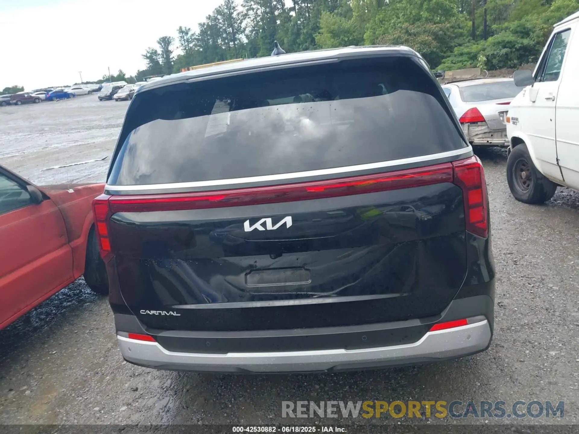 16 Photograph of a damaged car KNDNB5K33S6524084 KIA CARNIVAL MPV 2025