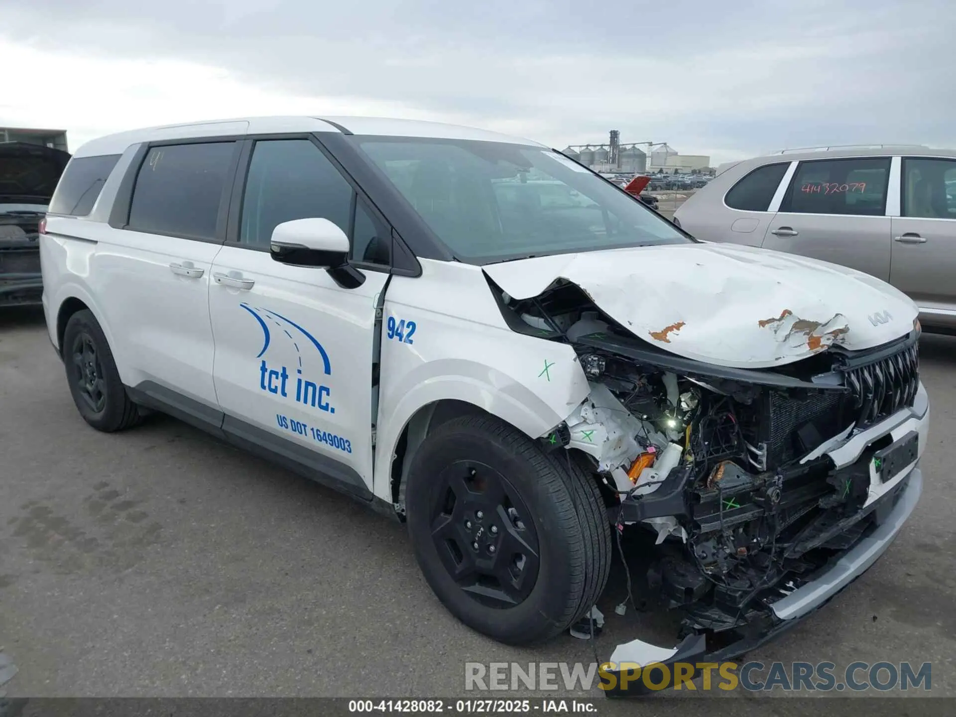 1 Фотография поврежденного автомобиля KNDNB5K36S6460462 KIA CARNIVAL MPV 2025