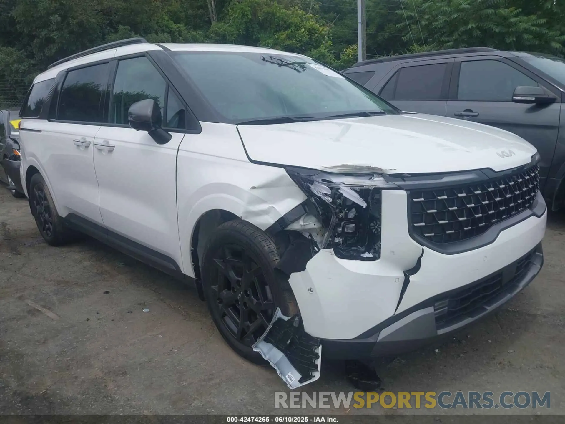 1 Photograph of a damaged car KNDNE5K31S6459145 KIA CARNIVAL MPV 2025