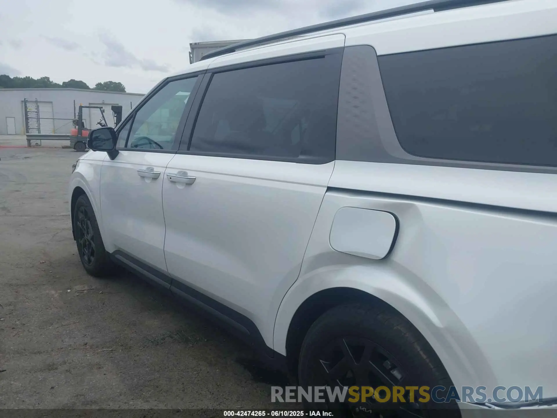 13 Photograph of a damaged car KNDNE5K31S6459145 KIA CARNIVAL MPV 2025