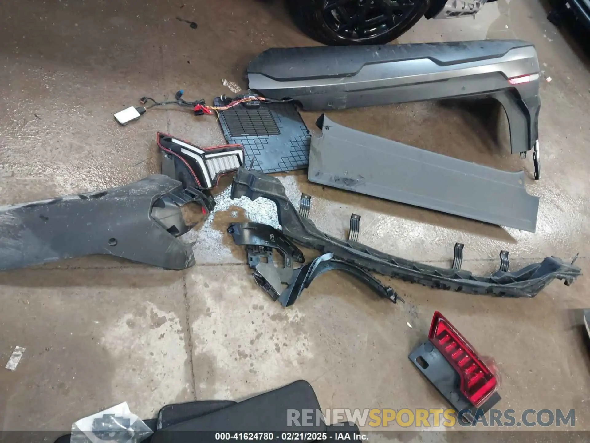 12 Фотография поврежденного автомобиля KNDNE5K33S6467800 KIA CARNIVAL MPV 2025