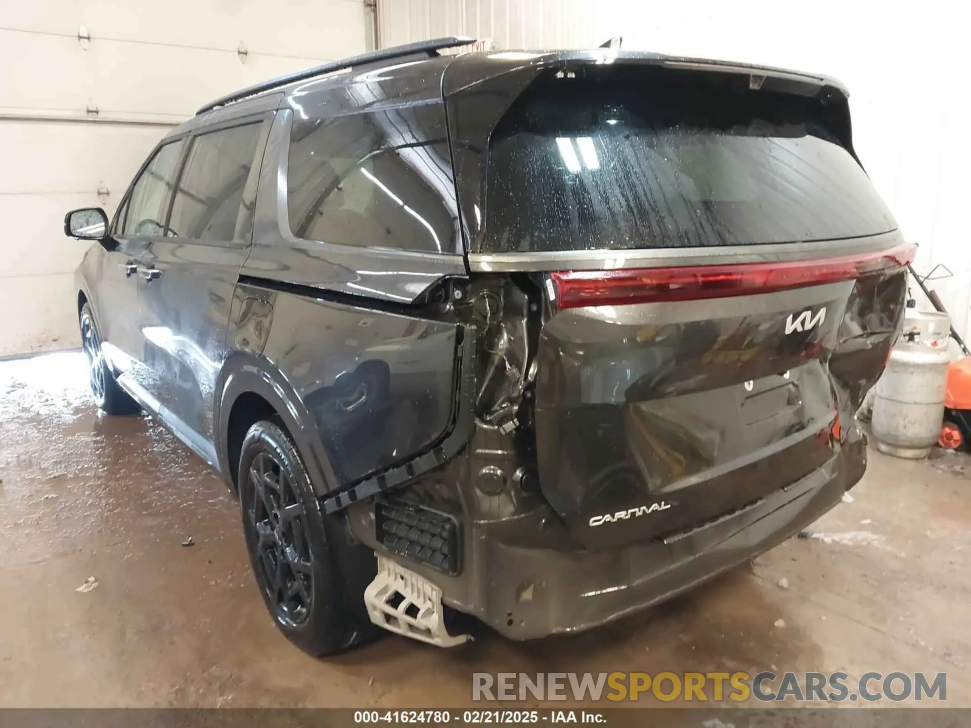3 Фотография поврежденного автомобиля KNDNE5K33S6467800 KIA CARNIVAL MPV 2025