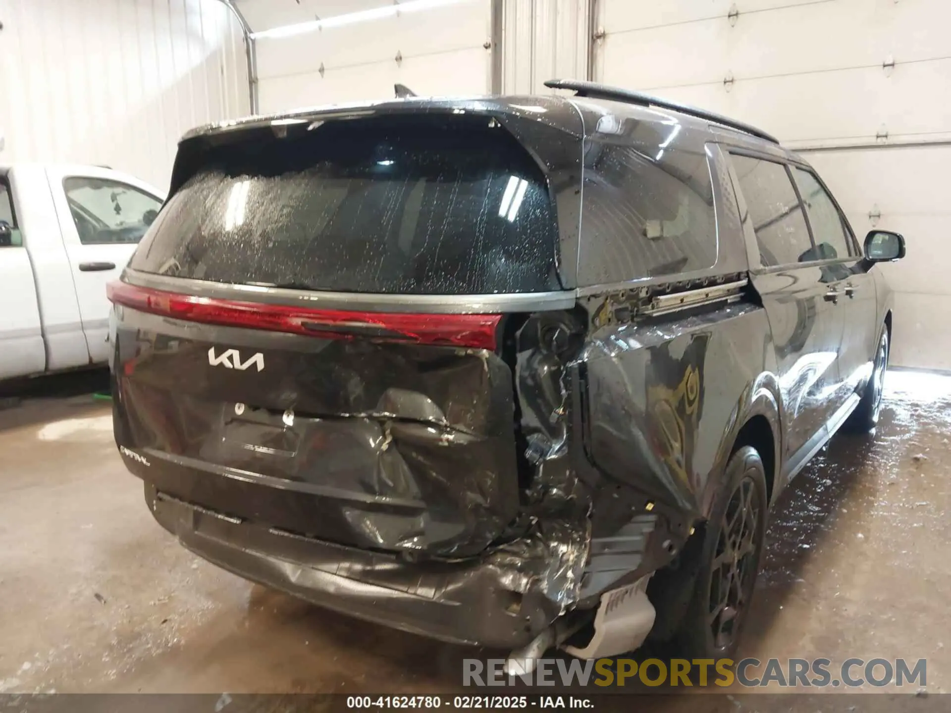 4 Фотография поврежденного автомобиля KNDNE5K33S6467800 KIA CARNIVAL MPV 2025