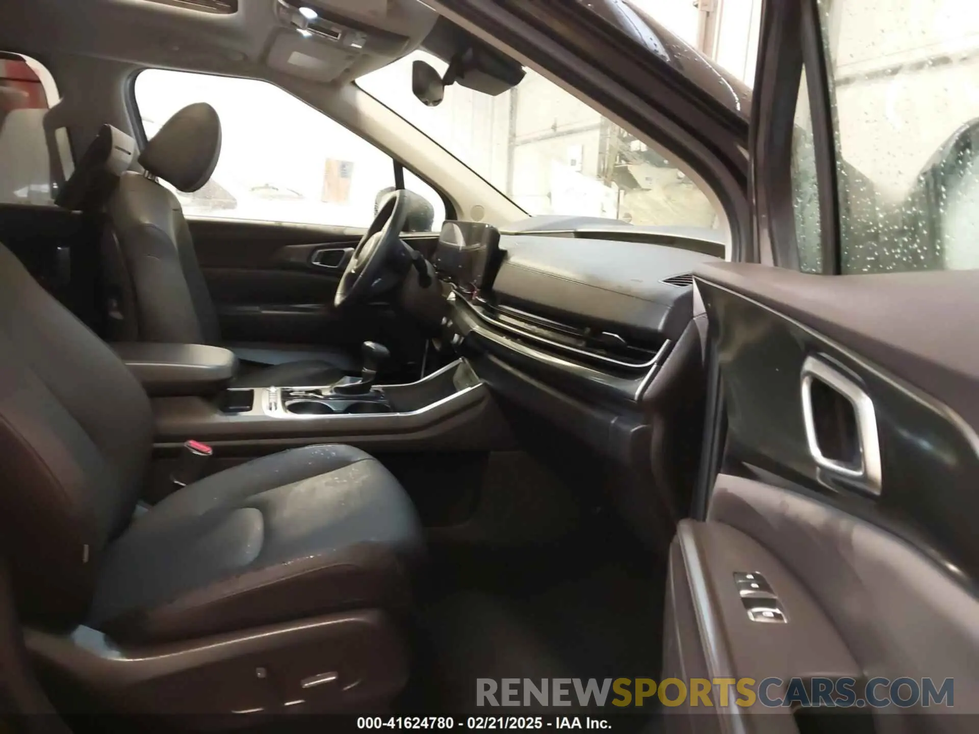 5 Фотография поврежденного автомобиля KNDNE5K33S6467800 KIA CARNIVAL MPV 2025