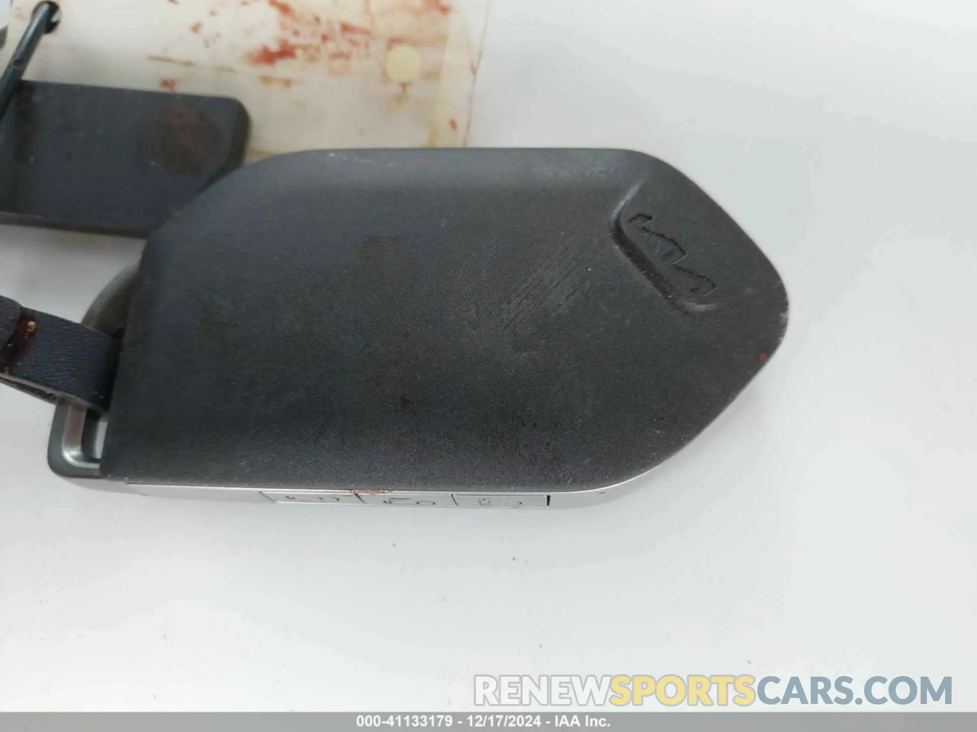 11 Photograph of a damaged car KNDNE5K33S6497315 KIA CARNIVAL MPV 2025