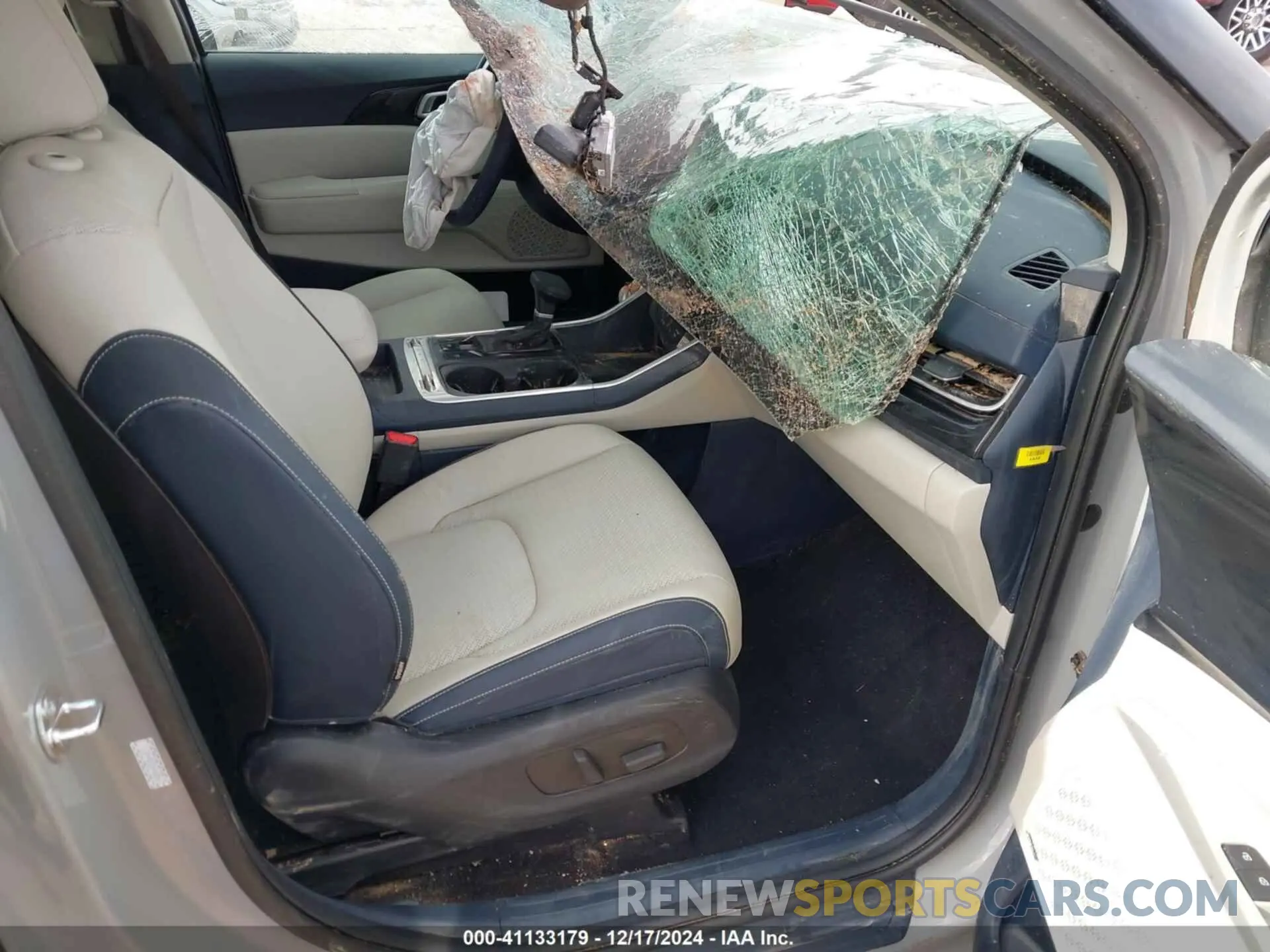 5 Photograph of a damaged car KNDNE5K33S6497315 KIA CARNIVAL MPV 2025