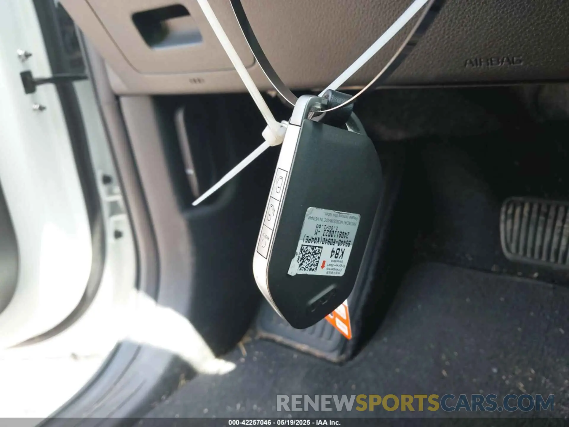 11 Фотография поврежденного автомобиля KNDNE5K34S6492592 KIA CARNIVAL MPV 2025