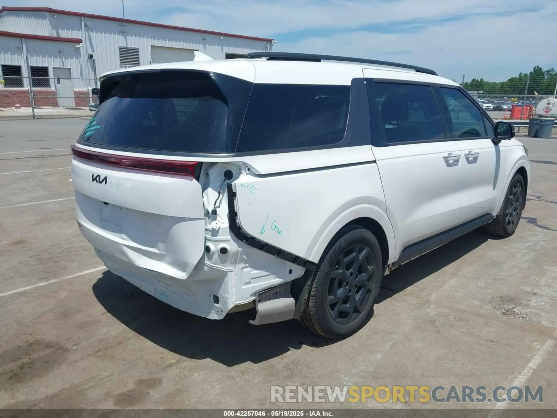 4 Фотография поврежденного автомобиля KNDNE5K34S6492592 KIA CARNIVAL MPV 2025