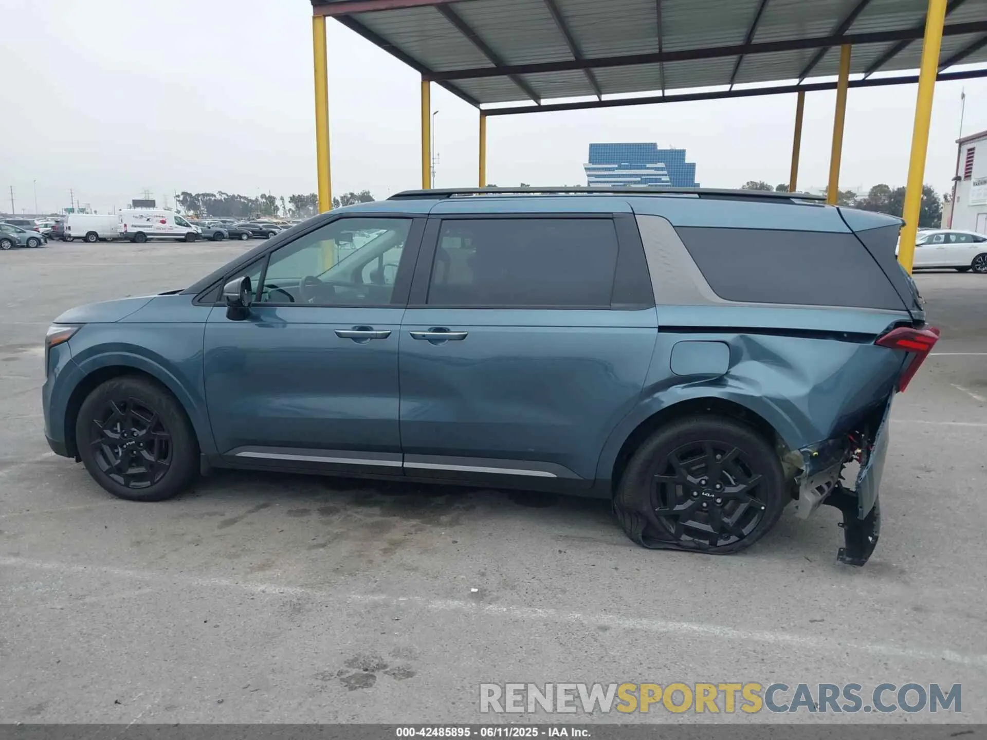 15 Photograph of a damaged car KNDNE5K37S6458548 KIA CARNIVAL MPV 2025