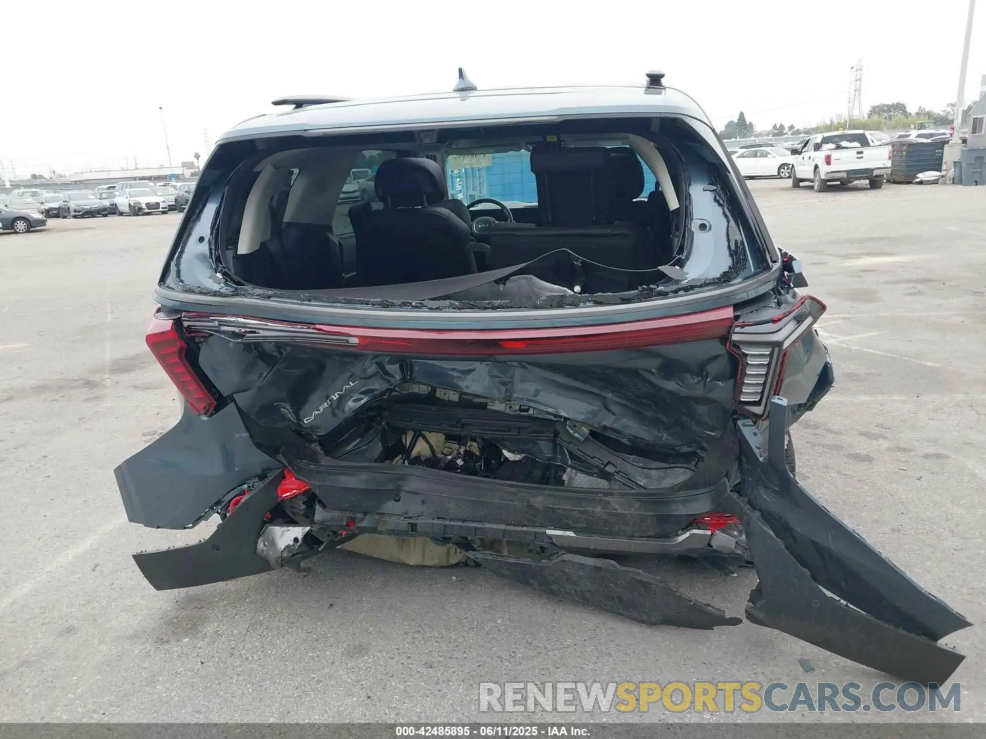 17 Photograph of a damaged car KNDNE5K37S6458548 KIA CARNIVAL MPV 2025