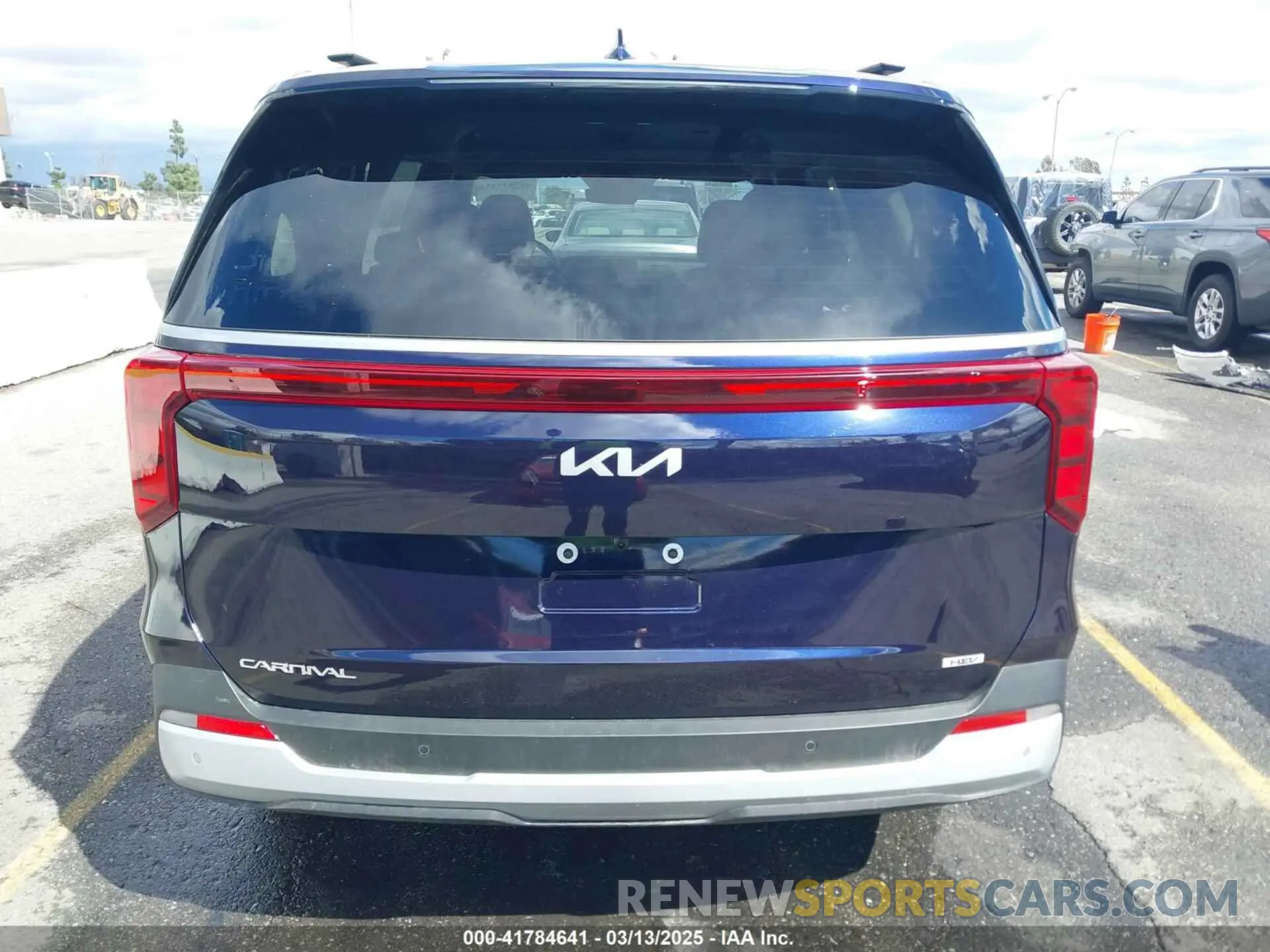16 Photograph of a damaged car KNDNC5KA1S6032701 KIA CARNIVAL MPV HYBRID 2025