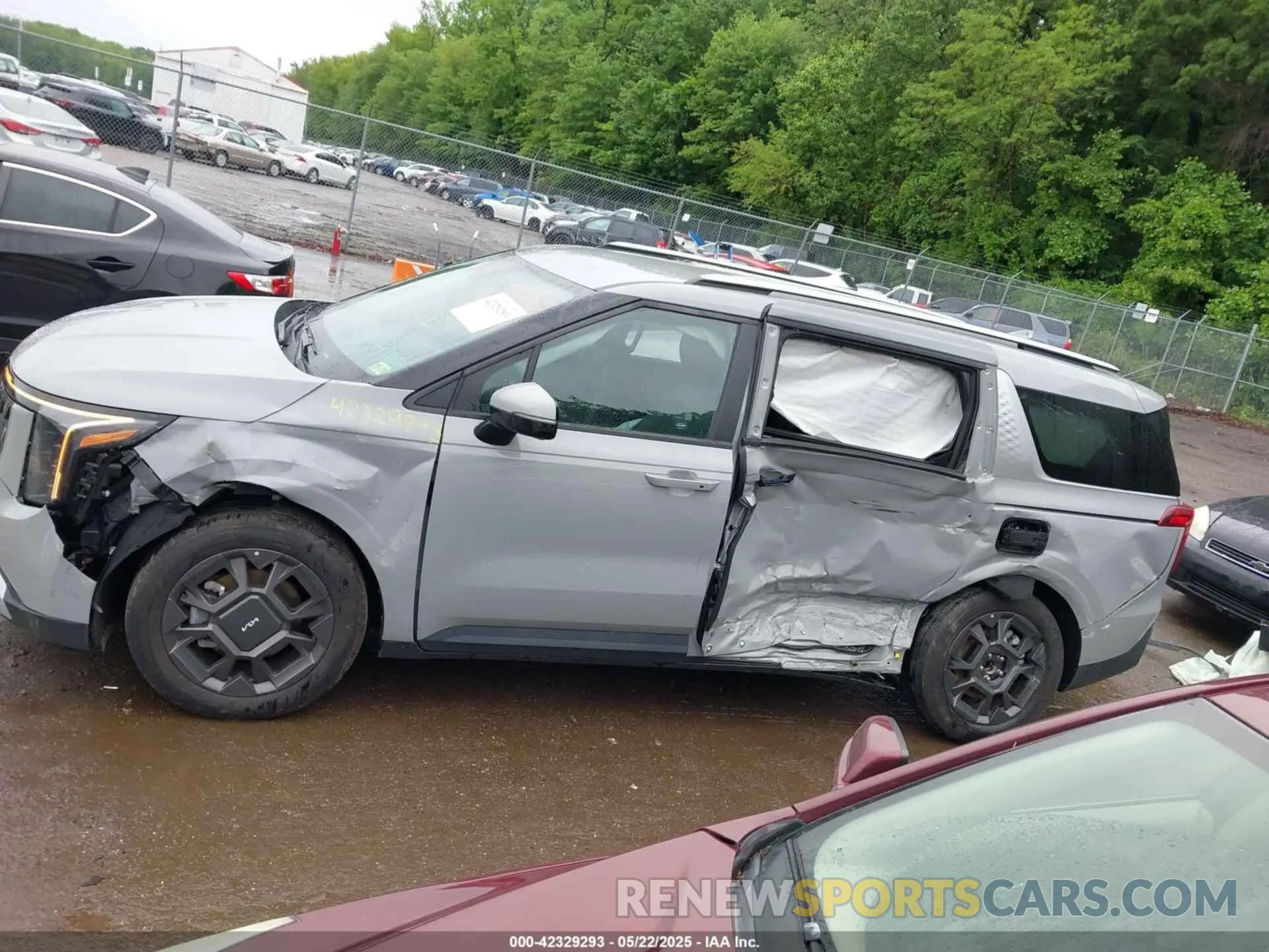 14 Photograph of a damaged car KNDNC5KA4S6030537 KIA CARNIVAL MPV HYBRID 2025