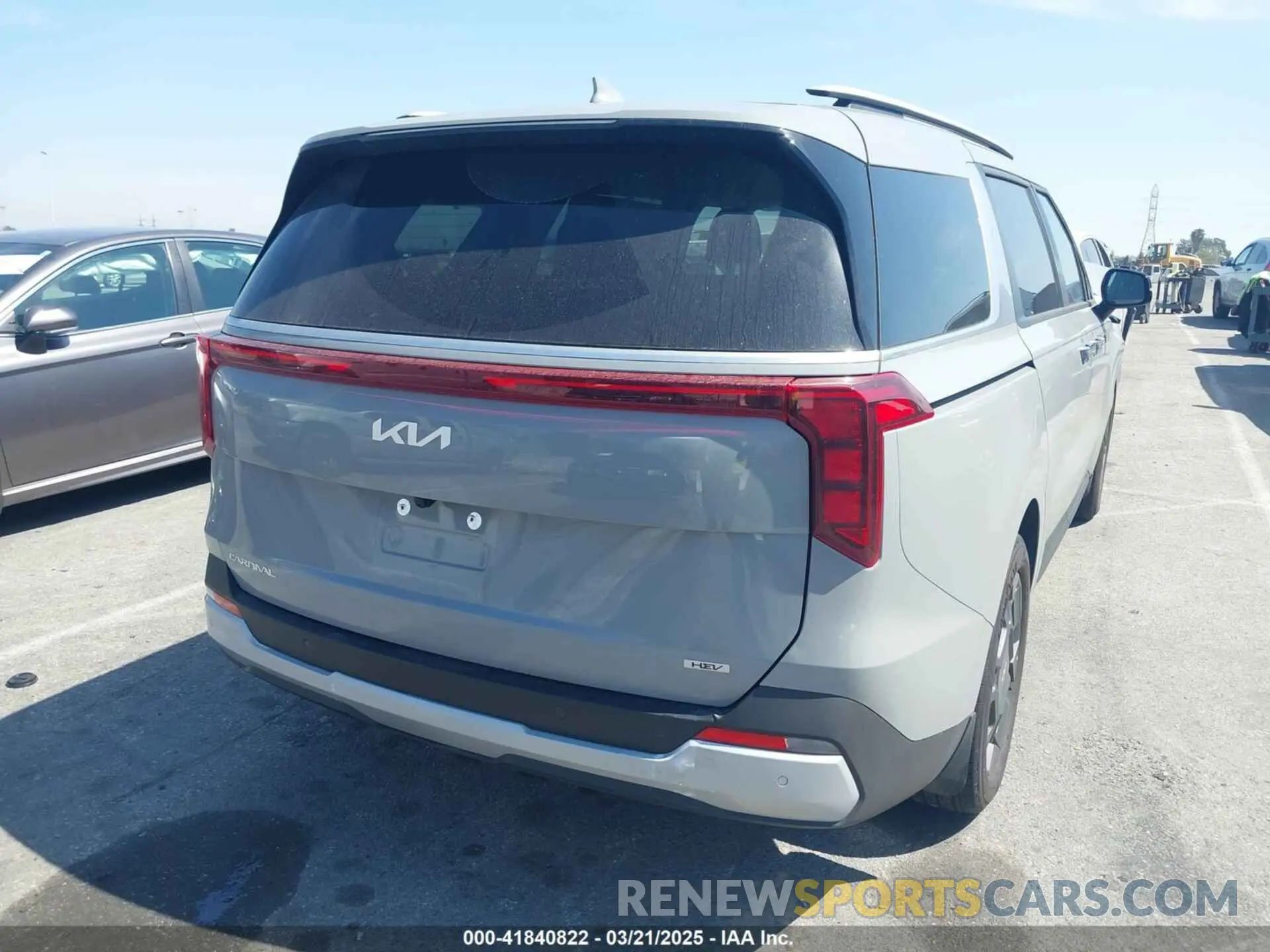 4 Photograph of a damaged car KNDNC5KA6S6044309 KIA CARNIVAL MPV HYBRID 2025