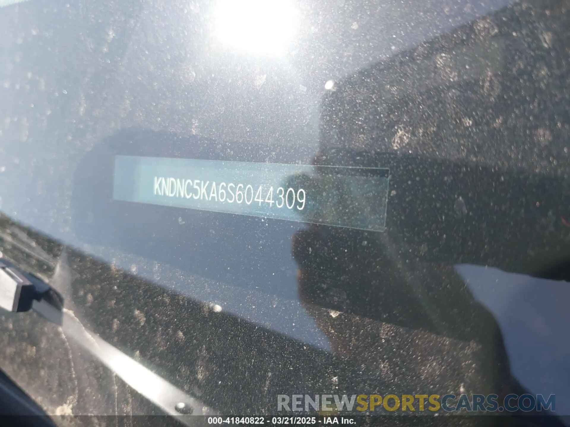 9 Photograph of a damaged car KNDNC5KA6S6044309 KIA CARNIVAL MPV HYBRID 2025