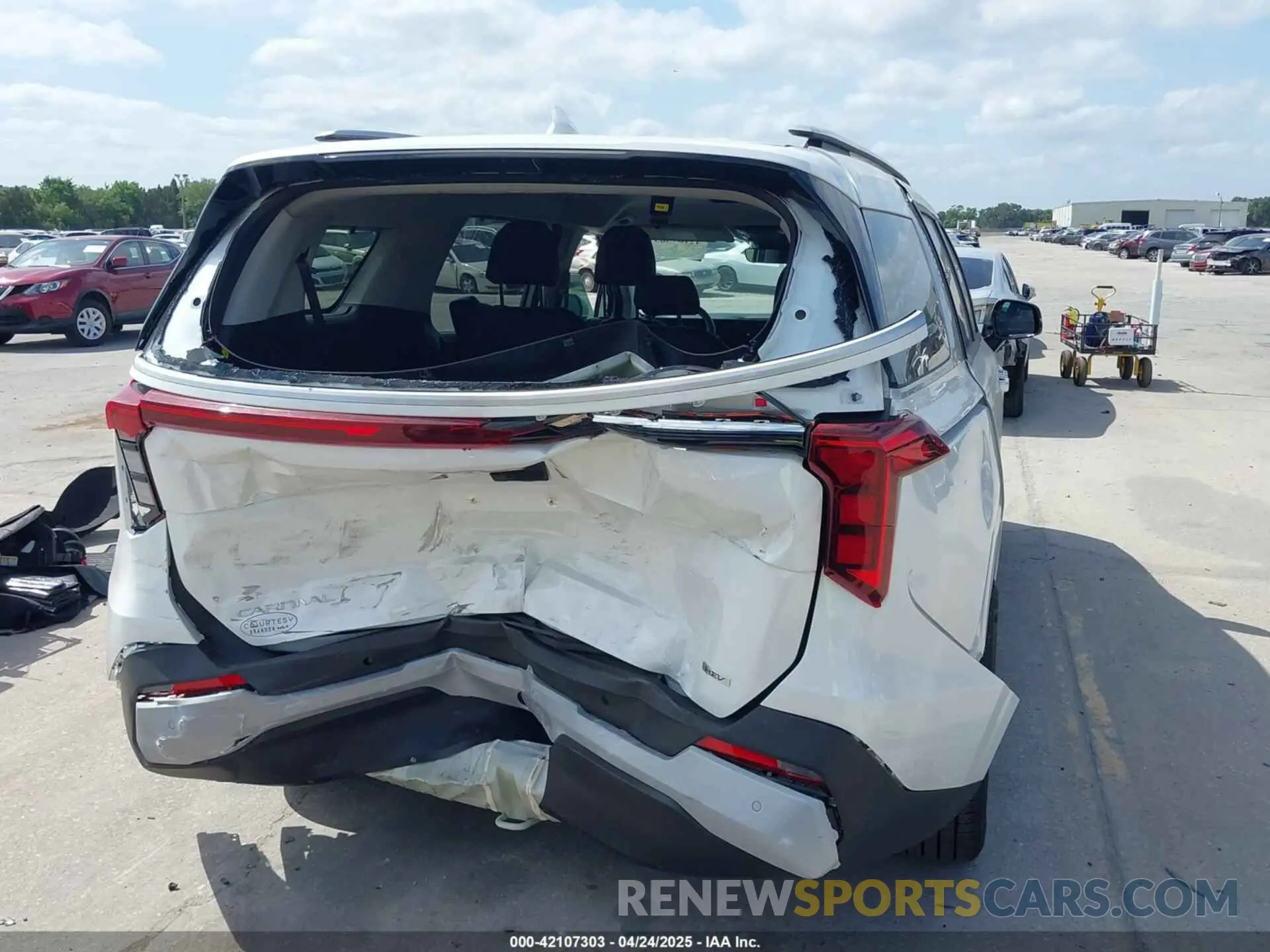 16 Photograph of a damaged car KNDNC5KA7S6051947 KIA CARNIVAL MPV HYBRID 2025
