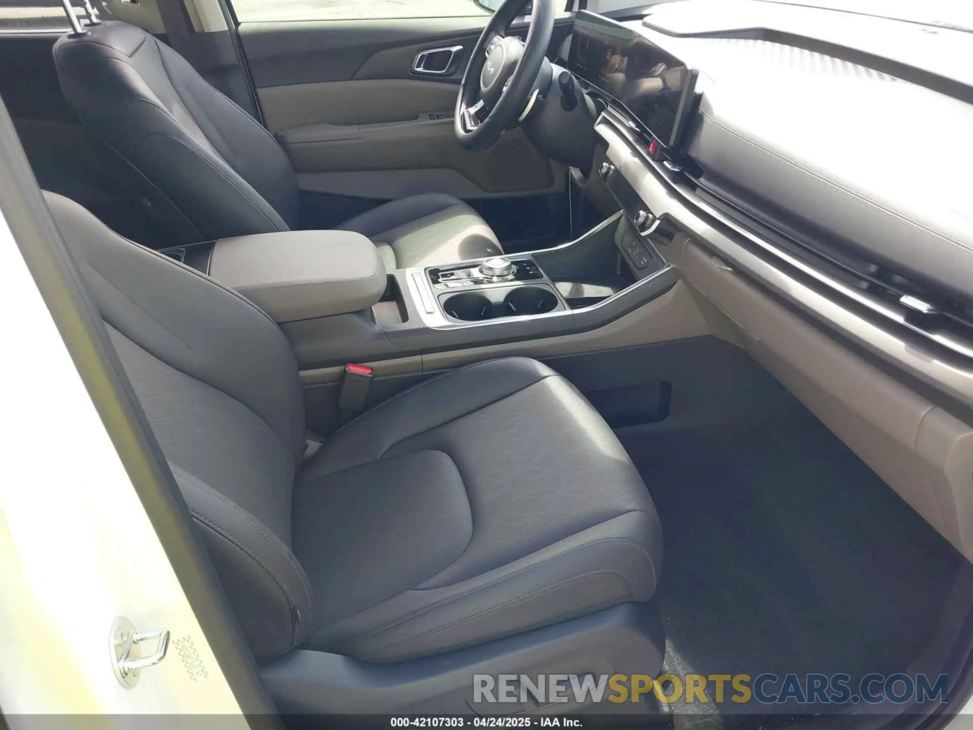 5 Photograph of a damaged car KNDNC5KA7S6051947 KIA CARNIVAL MPV HYBRID 2025