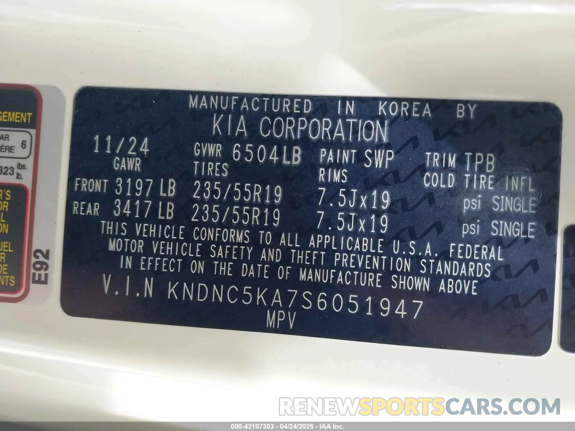9 Photograph of a damaged car KNDNC5KA7S6051947 KIA CARNIVAL MPV HYBRID 2025