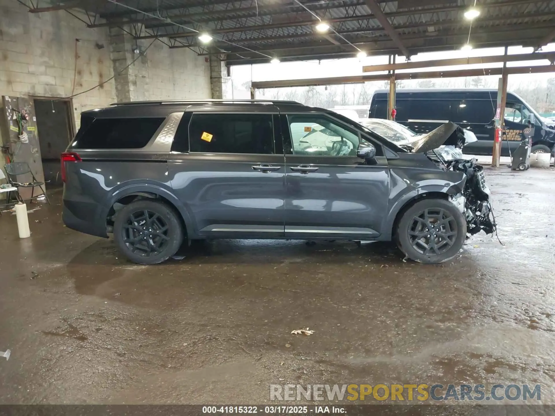 12 Фотография поврежденного автомобиля KNDNE5KA4S6033593 KIA CARNIVAL MPV HYBRID 2025