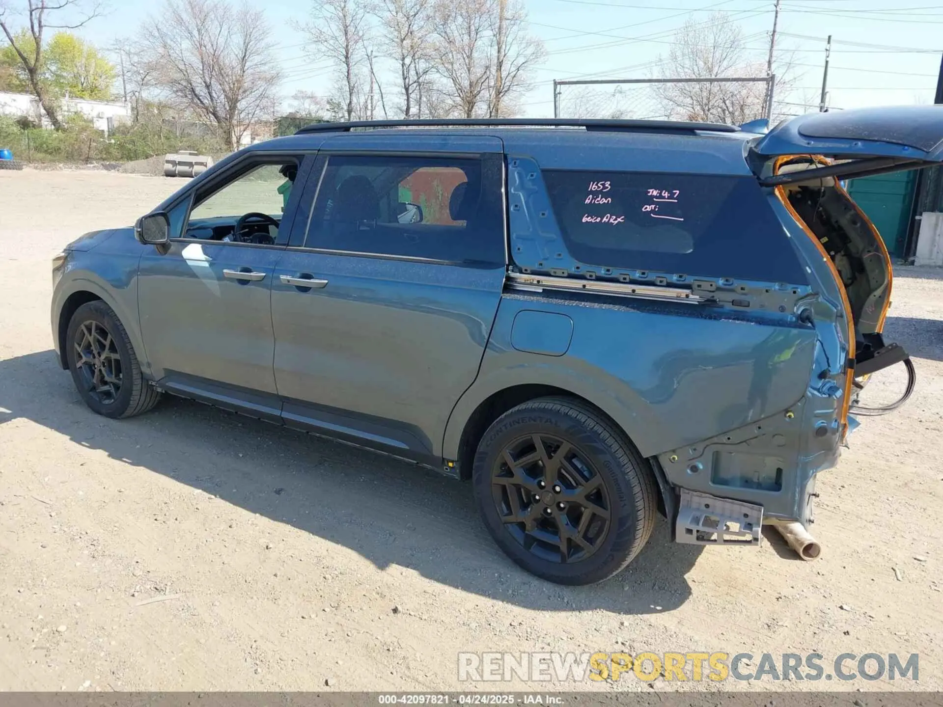 3 Фотография поврежденного автомобиля KNDNE5KA6S6037631 KIA CARNIVAL MPV HYBRID 2025