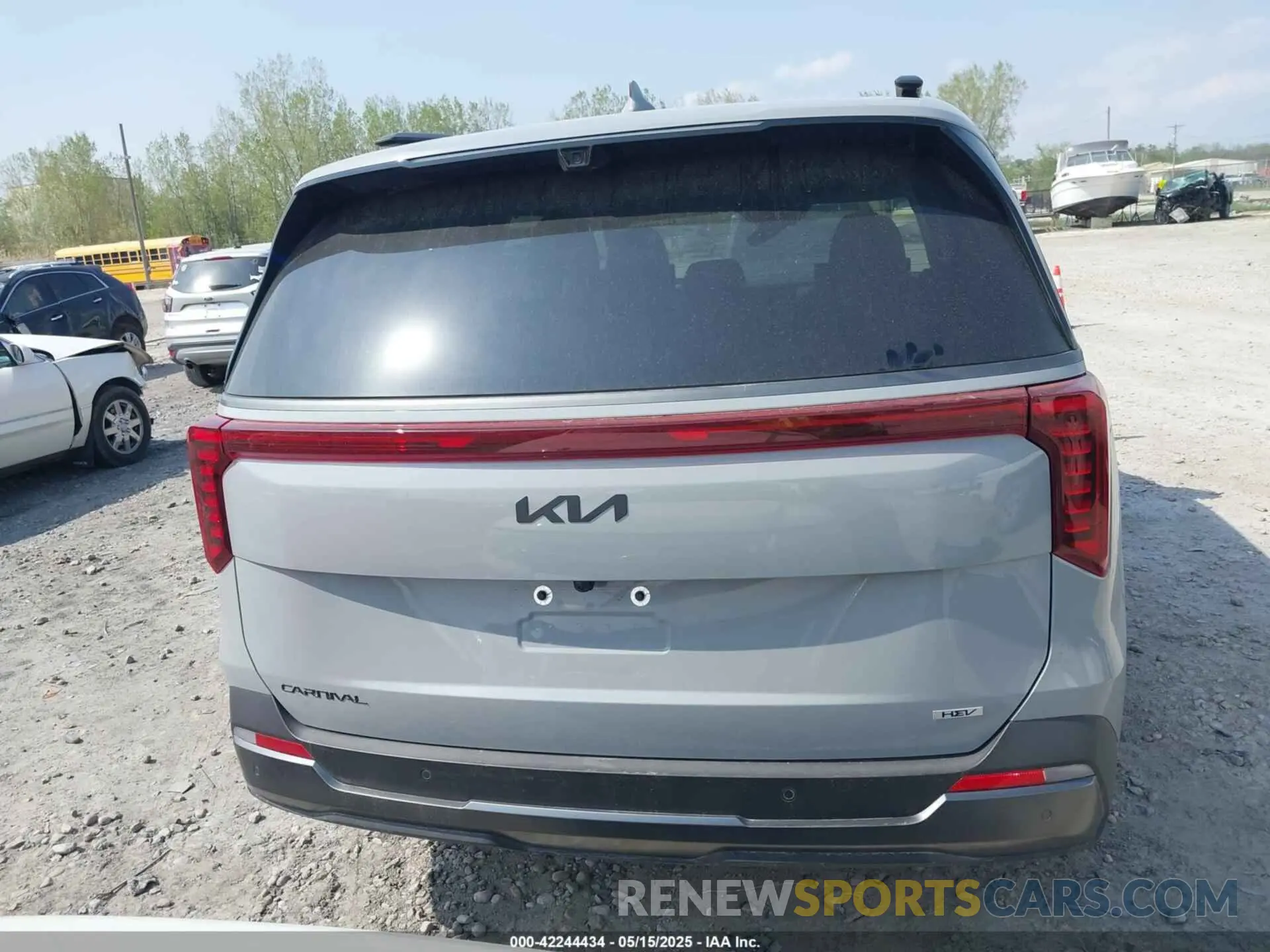 16 Photograph of a damaged car KNDNE5KA8S6042829 KIA CARNIVAL MPV HYBRID 2025