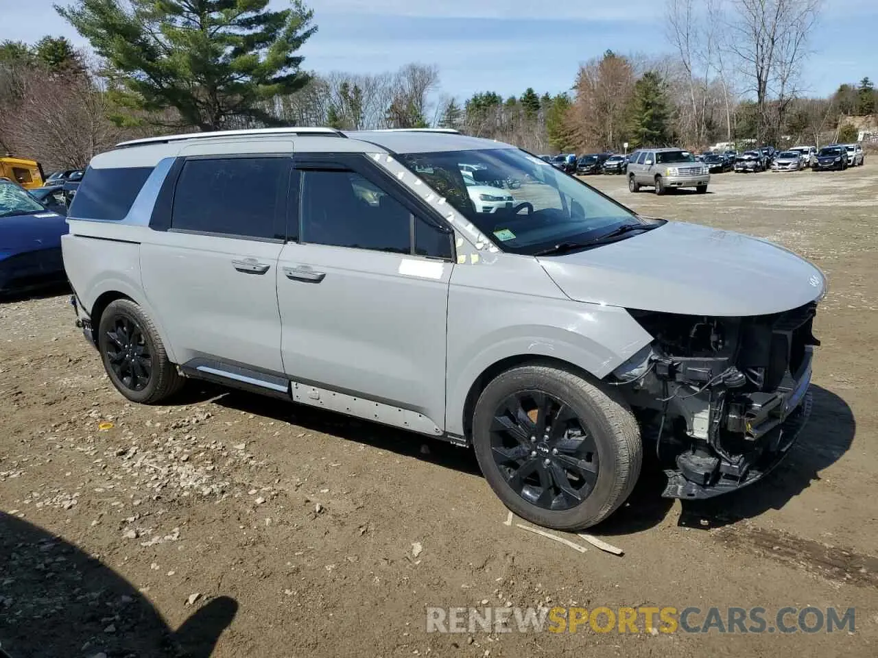 4 Photograph of a damaged car KNDNE5H30N6062019 KIA CARNIVAL S 2022