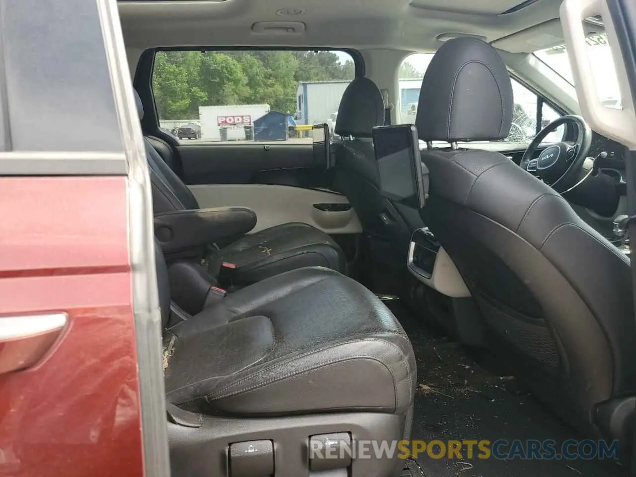 11 Photograph of a damaged car KNDNE5H3XN6090894 KIA CARNIVAL S 2022