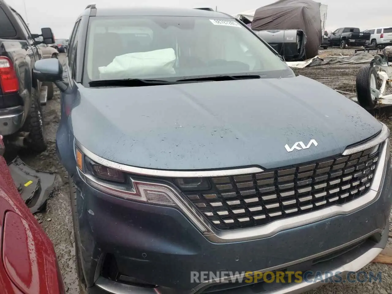 4 Photograph of a damaged car KNDNE5H34P6211115 KIA CARNIVAL S 2023
